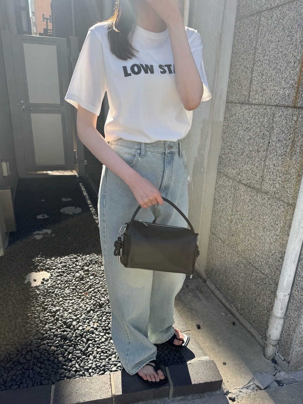 その他のTシャツ/カットソー、その他のTシャツ/カットソー、ブルー系のその他パンツを着用したレディースの夏コーディネートの2枚目の写真