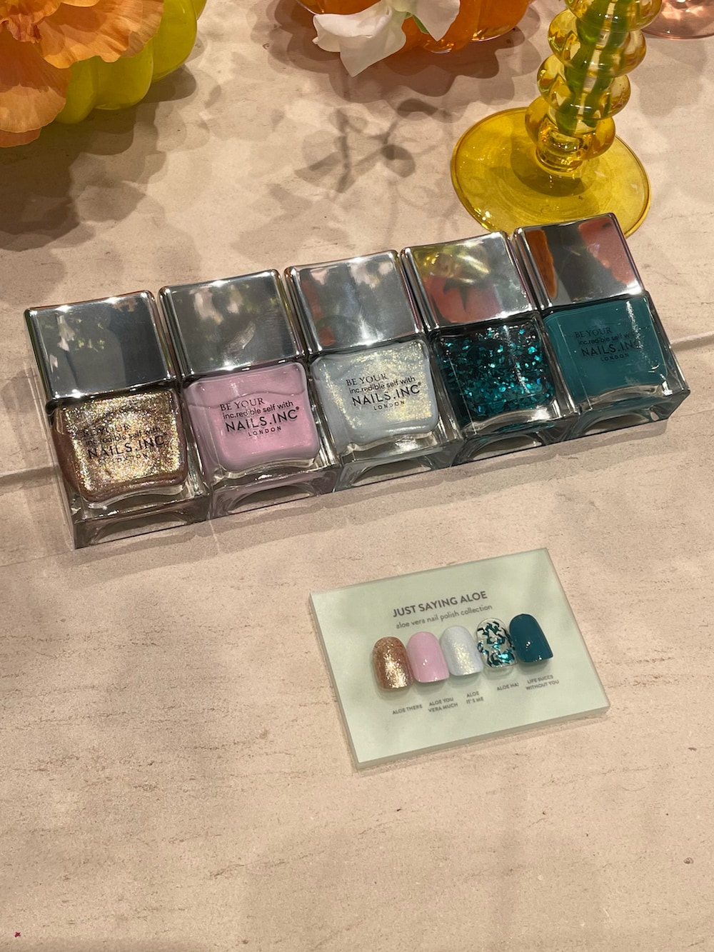 「春色、マニキュア、ネイル」｜「NAILS INCのNailKale Superfood Base Coat（マニキュア/ジェルネイル、その他）」を使った、Momoさん（レディース・160cm）の冬コーディネートの2枚目の写真