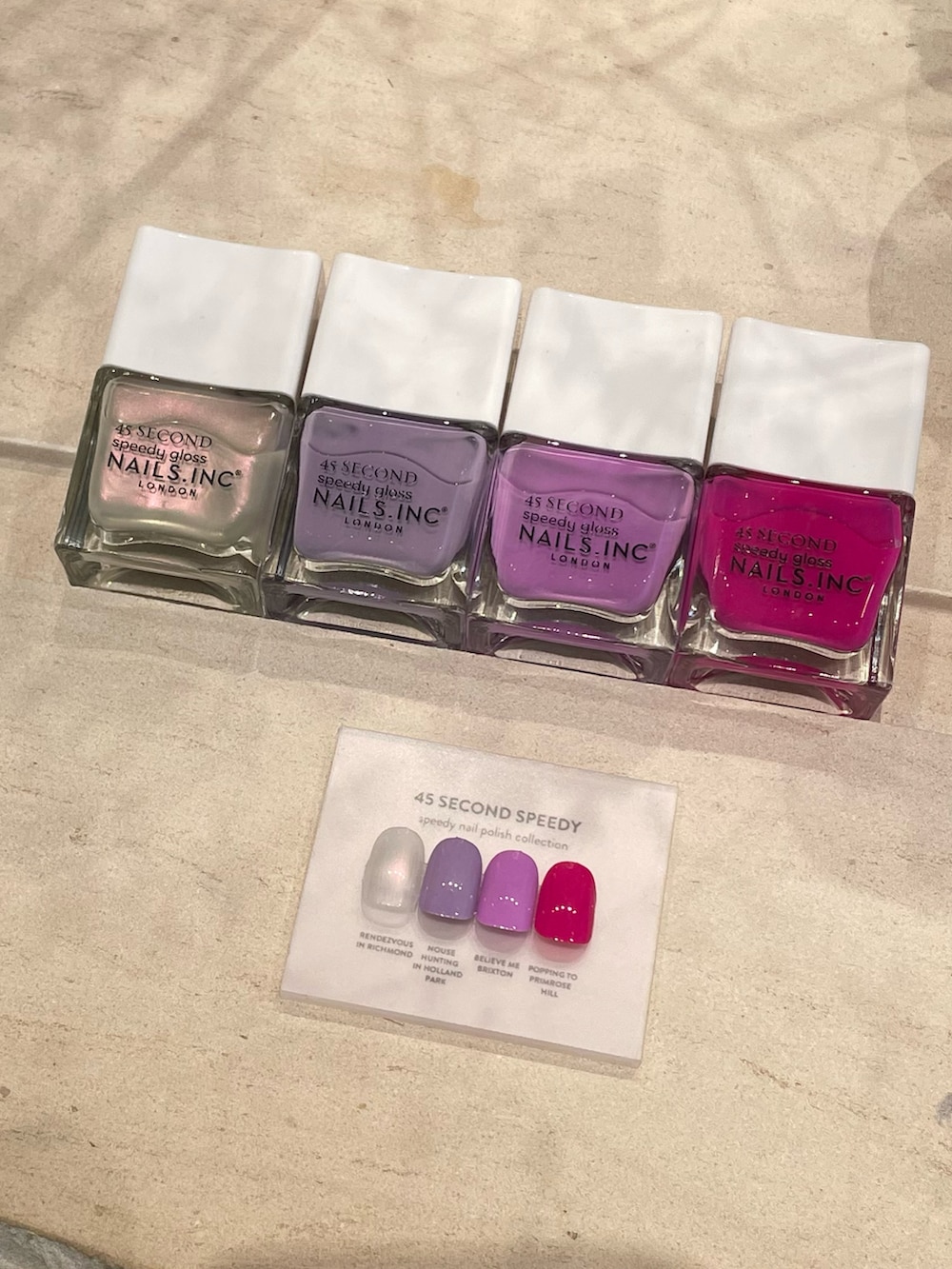 「春色、マニキュア、ネイル」｜「NAILS INCのNailKale Superfood Base Coat（マニキュア/ジェルネイル、その他）」を使った、Momoさん（レディース・160cm）の冬コーディネートの4枚目の写真