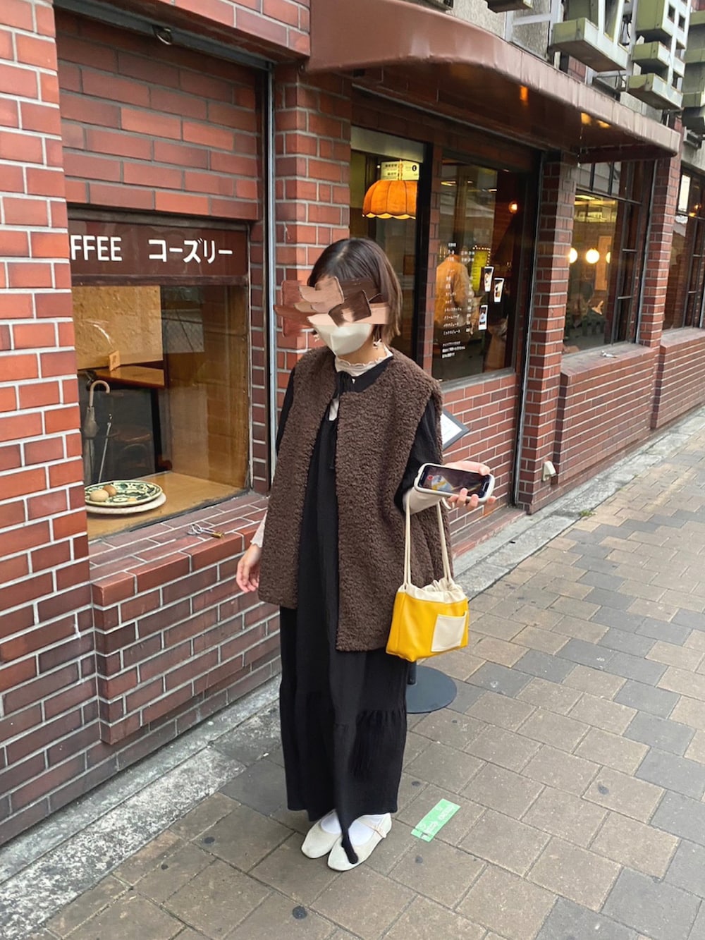 「秋ルック紹介するよ、秋のコーデ、ゆるコーデ、ワンピース、ベスト×ワンピース、ブラウン、ブラック、Discoat、coca」｜「DISCOATの【WEB限定】前後2WAY異素材マーメイドワンピース（ワンピース、ブラック系）」を使った、achannさん（レディース・159cm）の秋コーディネートの2枚目の写真