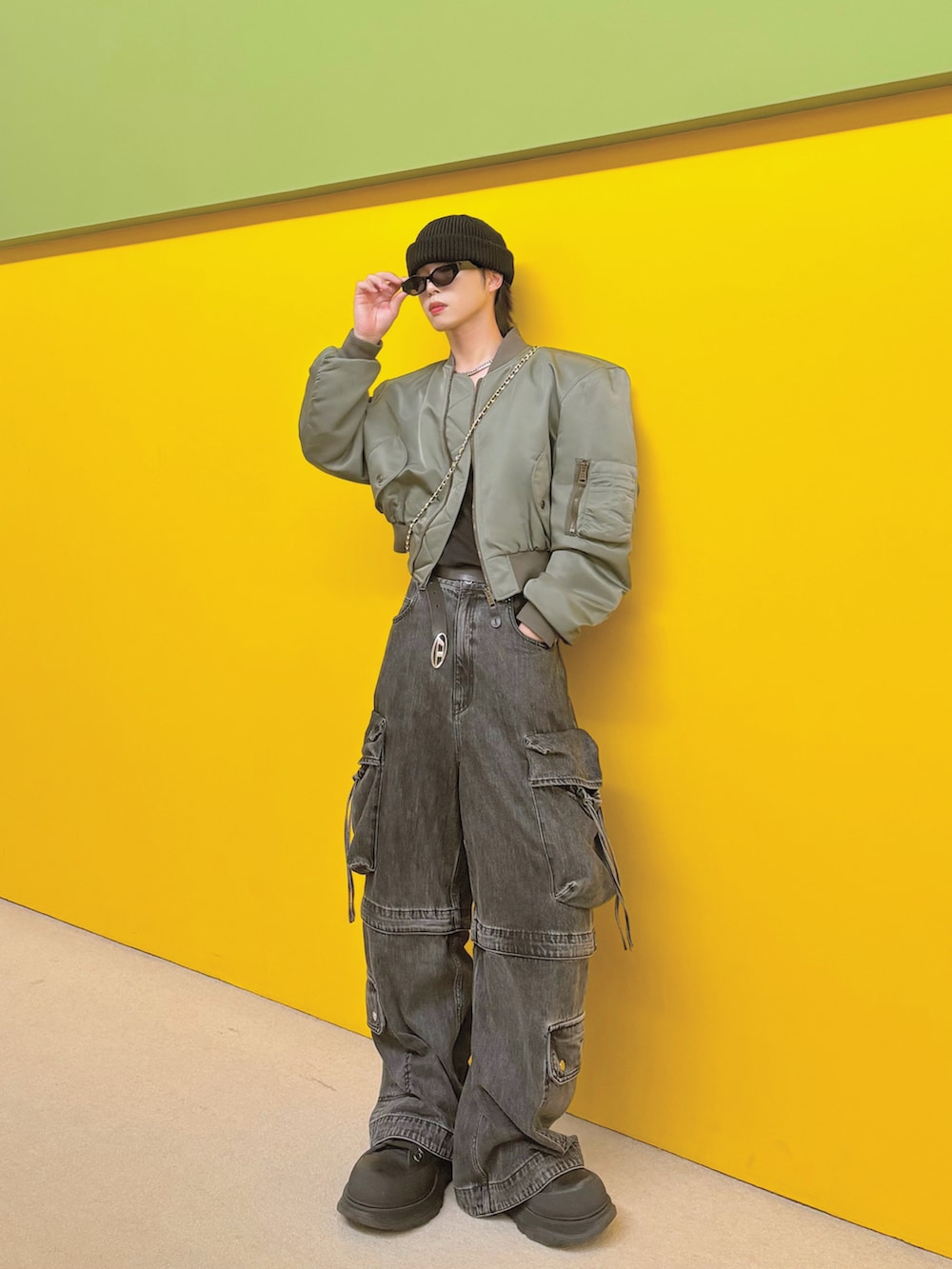 「BALENCIAGA、maisonspecial、Alexander McQueen、A.D.S.R.、Diesel」｜「BALENCIAGAのアイテム（MA-1、グリーン系）」を使った、1ts my lifeさん（メンズ・60cm）の冬コーディネートの2枚目の写真