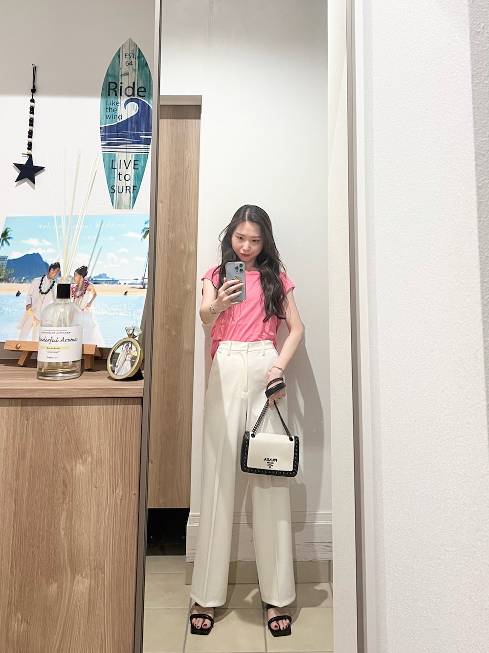 「夏コーデ、大人コーデ、カジュアルコーデ、ootd、outfit、オトナカジュアル、オトナ女子、カラーコーデ、ピンク、パンツスタイル、おしゃれさんと繋がりたい、プチプラ、ノースリーブ、ワイドパンツ」｜「CIAOPANICのアイテム（Tシャツ/カットソー、ピンク系）」を使った、Aika さん（レディース・164cm）の夏コーディネートの2枚目の写真