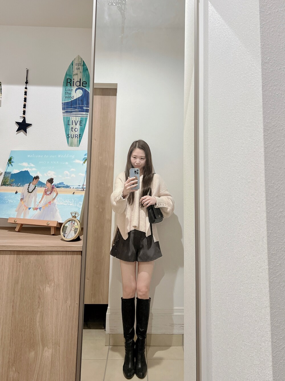 「カジュアルコーデ、オトナ女子、春、おしゃれさんと繋がりたい、ニット、プチプラ、outfit、ootd、ブーツ、オトナカジュアル」｜「titivateのアイテム（ニット/セーター、ホワイト系）」を使った、Aika さん（レディース・164cm）の春コーディネートの2枚目の写真