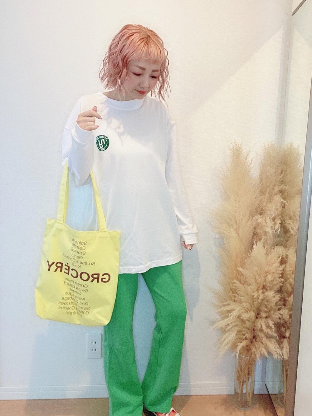 「休日スタイル、大人カジュアル、今日のコーデ、カジュアルコーデ、おしゃれさんと繋がりたい、春コーデ、カジュアル、大人女子、ビッグシルエット、ママコーデ、ootd、春夏コーデ、グリーン」｜「CANAL JEANのEl mar(エルマール) "NY MAP"プリントロングTシャツ（Tシャツ/カットソー、ホワイト系）」を使った、E♡RIさん（レディース・160cm）の春コーディネートの2枚目の写真