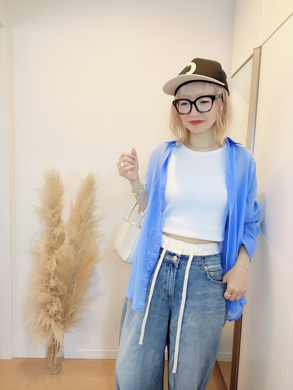「夏コーデ、デニム、カジュアル、大人カジュアル、オトナカジュアル、オトナ女子、ママコーデ、ootd、outfit、キャップ、めがね、お洒落さんとつながりたい、スニーカー」｜「Ch!iii BAGのアイテム（キャップ、ブルー系）」を使った、E♡RIさん（レディース・160cm）の夏コーディネートの2枚目の写真
