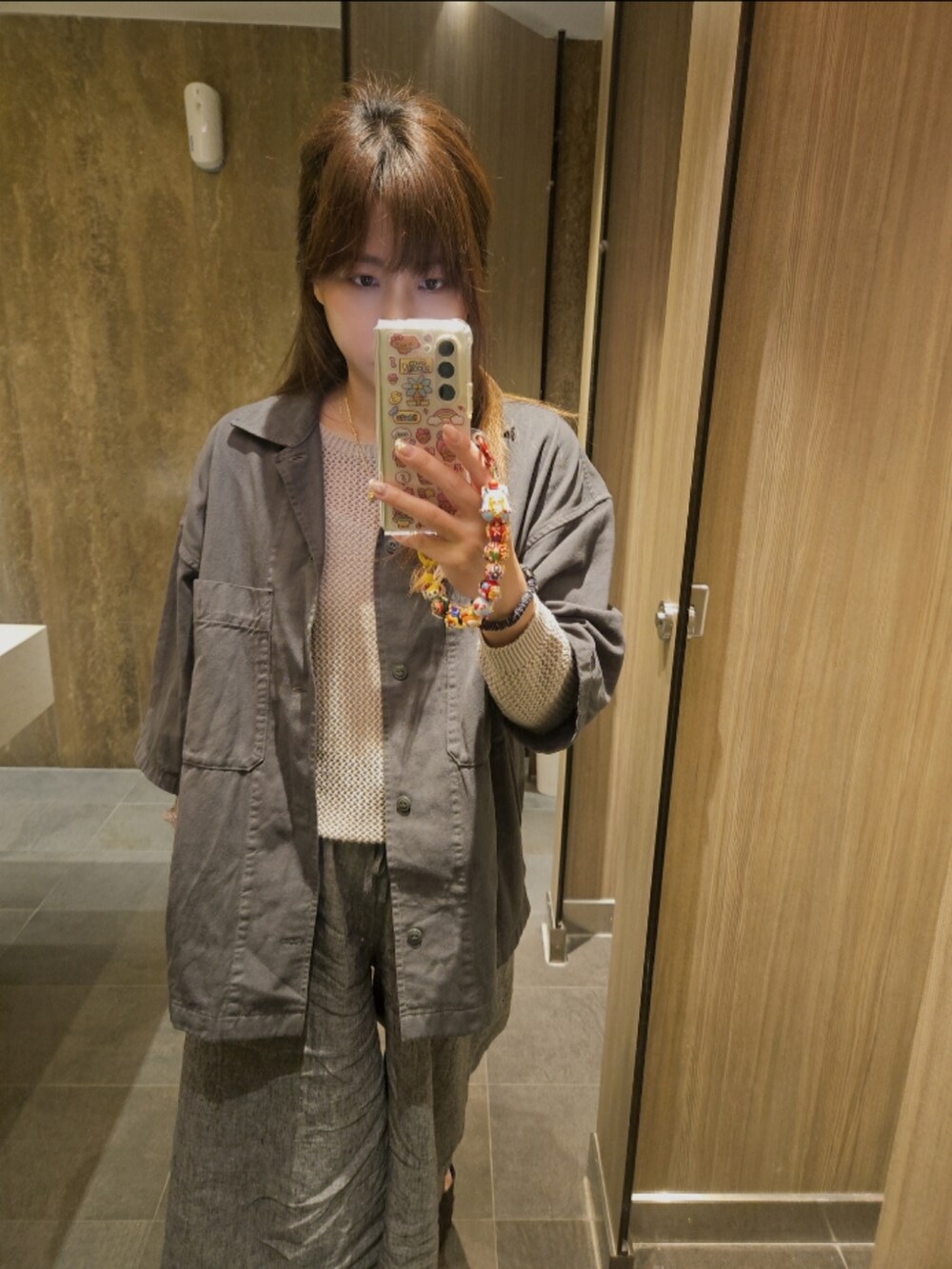 「UNIQLO、ootd、Saint Laurent」｜「UNIQLOのアイテム（ニット/セーター、ベージュ系）」を使った、T i n a.さん（レディース・165cm）の春コーディネートの3枚目の写真