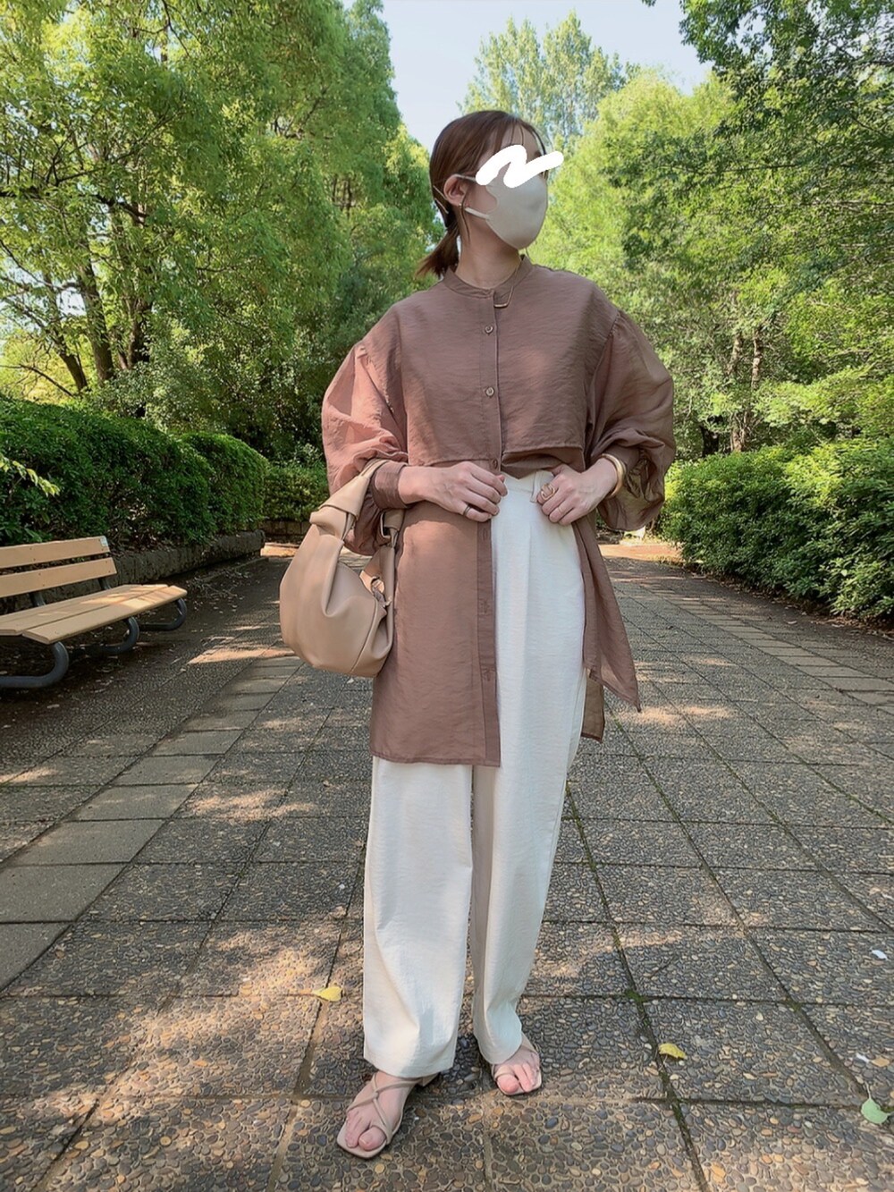 「シアートップス、シアーシャツ、淡色コーデ、パンツコーデ、しまむら、プチプラ、低身長コーデ、おしゃれさんと繋がりたい、オトナカジュアル、きれいめカジュアル、夏コーデ、ママコーデ、プチプラコーデ、シンプルコーデ、ootd」｜「しまむらのアイテム（キャミソール、ベージュ系）」を使った、haruさん（レディース・149cm）の夏コーディネートの3枚目の写真