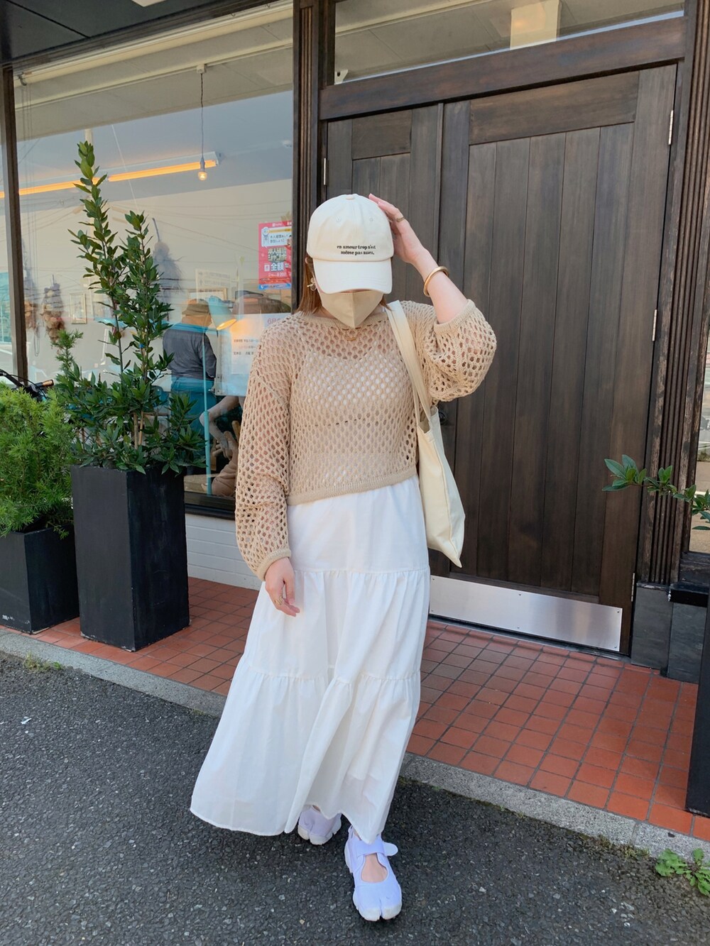 「このスタイルがお気に入り、オトナカジュアル、しまむら、プチプラコーデ、淡色カジュアル、淡色コーデ、低身長コーデ、ティアードスカート、terawearemu、talbyyumi、NIKE、カジュアルコーデ、休日スタイル、キャップ、トートバッグ」｜「しまむらのアイテム（トートバッグ、ホワイト系）」を使った、haruさん（レディース・149cm）の夏コーディネートの3枚目の写真