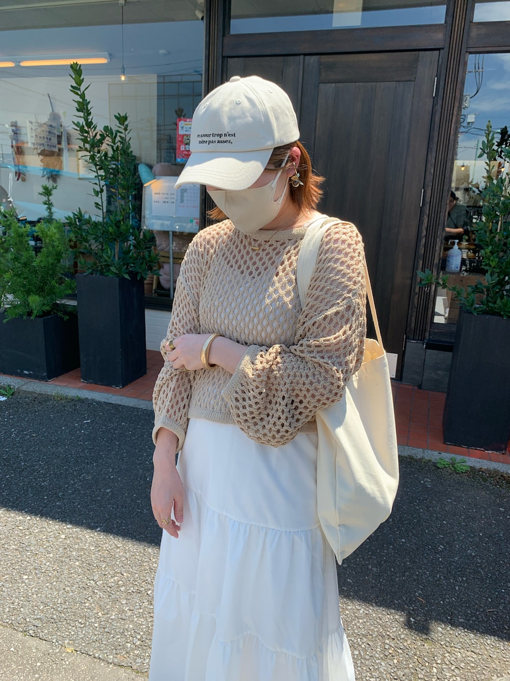 「このスタイルがお気に入り、オトナカジュアル、しまむら、プチプラコーデ、淡色カジュアル、淡色コーデ、低身長コーデ、ティアードスカート、terawearemu、talbyyumi、NIKE、カジュアルコーデ、休日スタイル、キャップ、トートバッグ」｜「しまむらのアイテム（トートバッグ、ホワイト系）」を使った、haruさん（レディース・149cm）の夏コーディネートの4枚目の写真