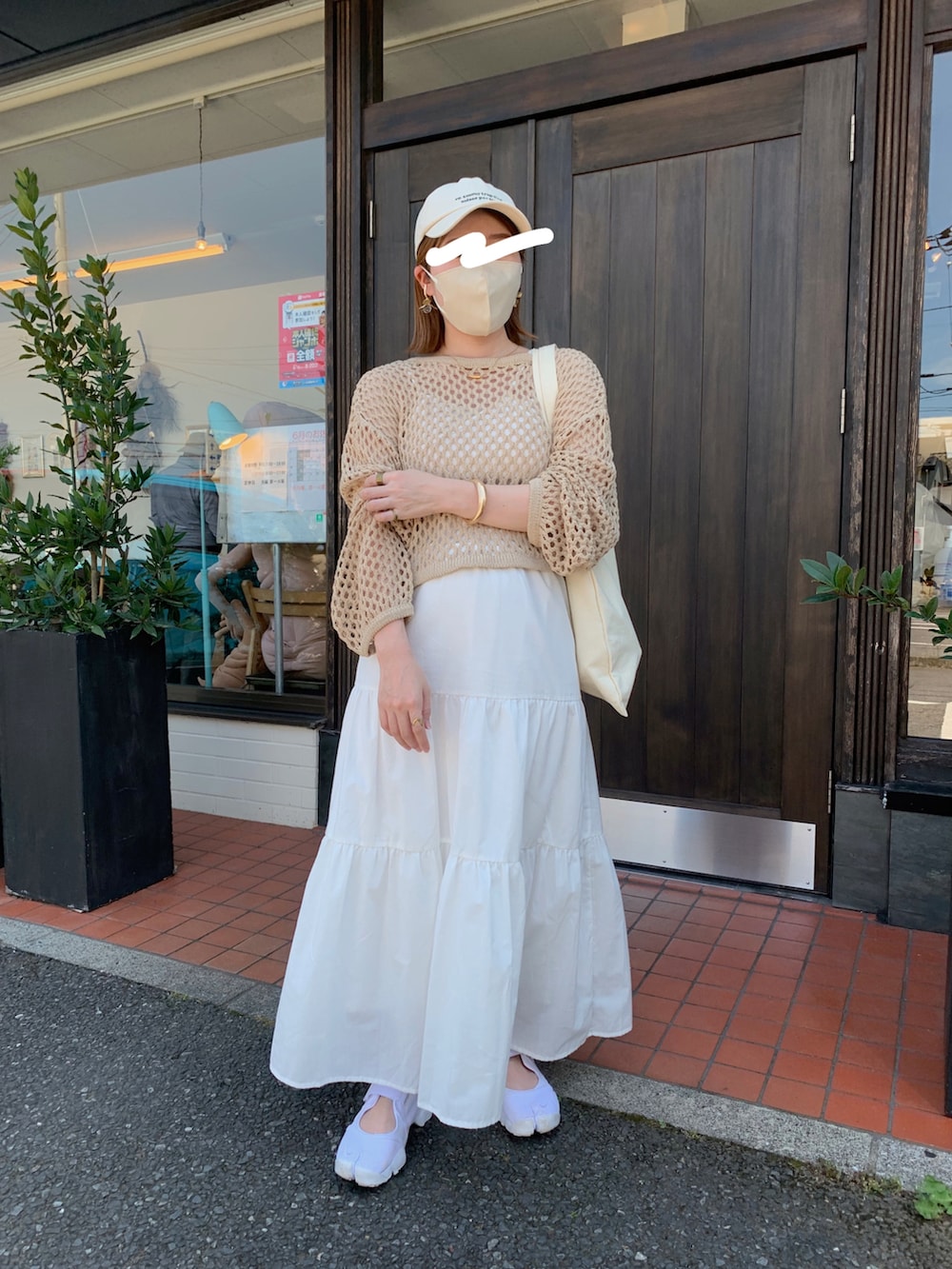 「このスタイルがお気に入り、オトナカジュアル、しまむら、プチプラコーデ、淡色カジュアル、淡色コーデ、低身長コーデ、ティアードスカート、terawearemu、talbyyumi、NIKE、カジュアルコーデ、休日スタイル、キャップ、トートバッグ」｜「しまむらのアイテム（トートバッグ、ホワイト系）」を使った、haruさん（レディース・149cm）の夏コーディネートの2枚目の写真