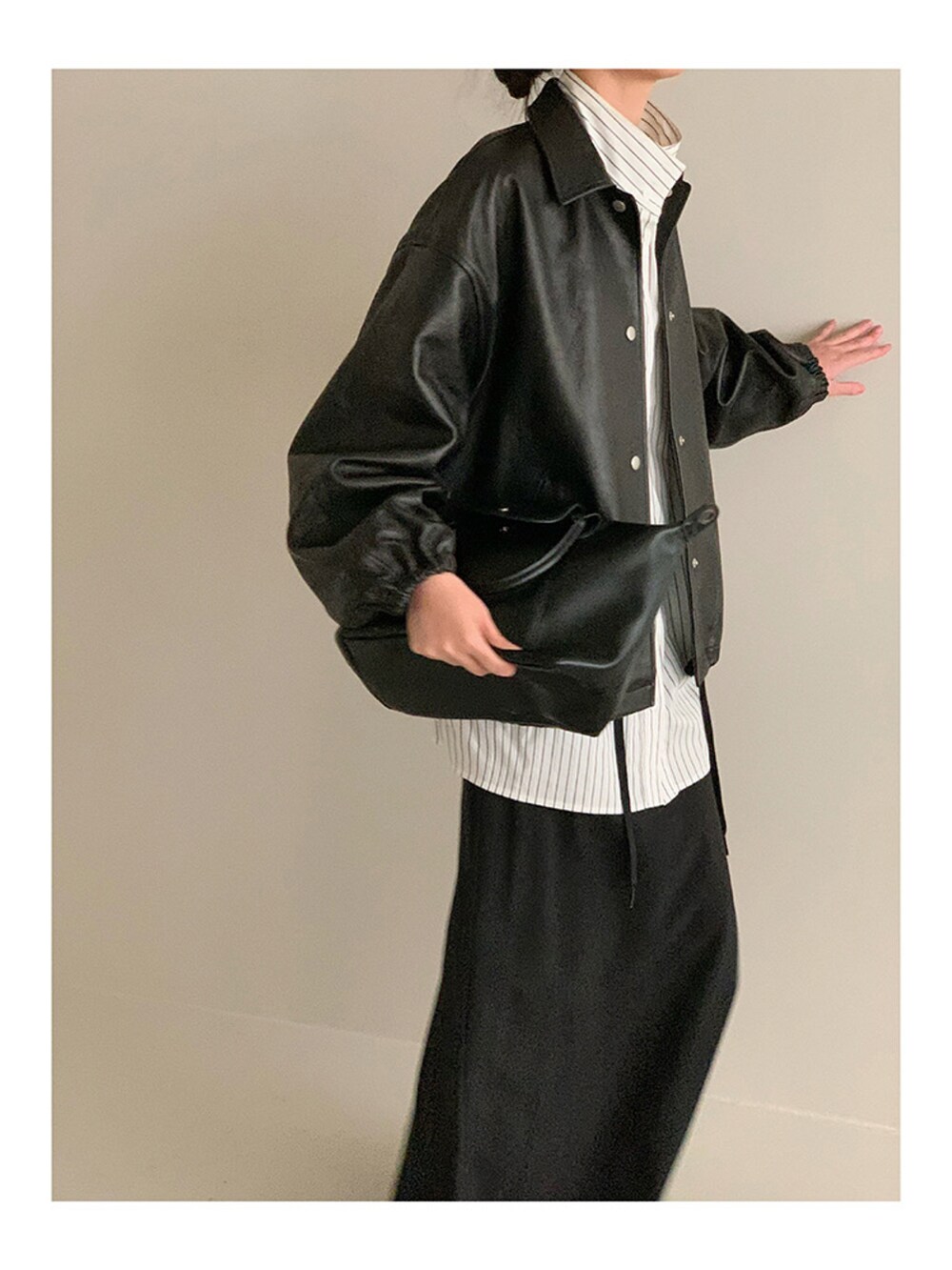 「NEW BALANCEのアイテム（スニーカー、グレー系）」を使った、Rowen Wongさん（レディース・158cm）の春コーディネートの2枚目の写真