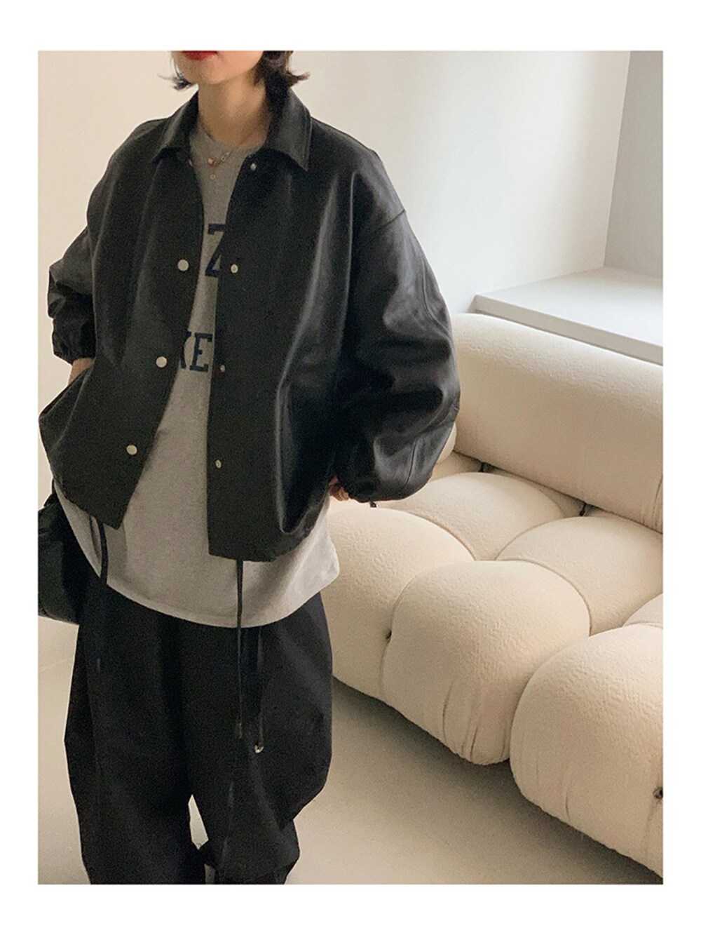 「NEW BALANCEのアイテム（スニーカー、グレー系）」を使った、Rowen Wongさん（レディース・158cm）の春コーディネートの3枚目の写真