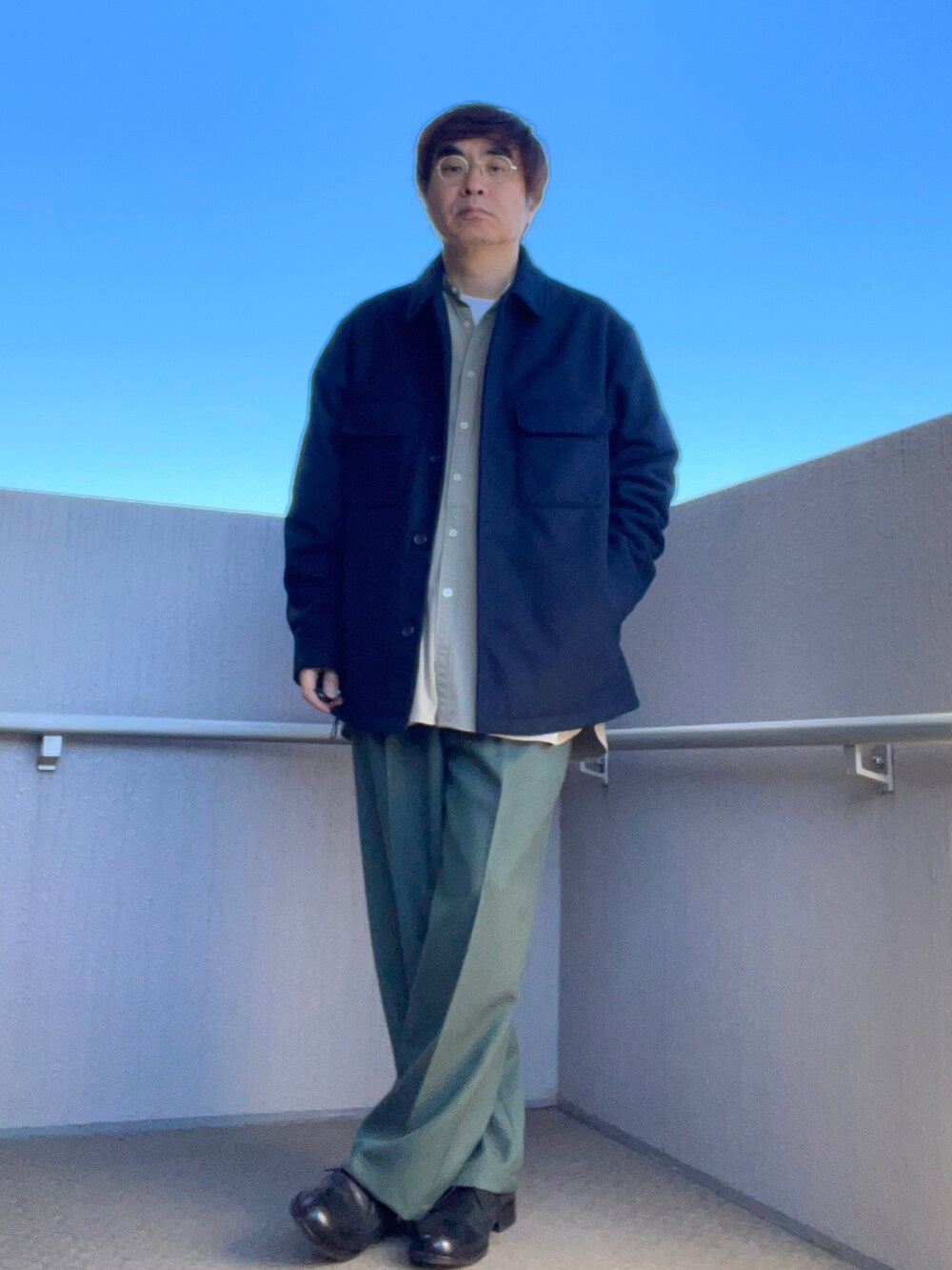 「バギーパンツ、シャツジャケット、バンドカラーシャツ」|「UNIQLOのアイテム(その他アウター、ブルー系)」を使った、Taka@TeamSixtiesさん(メンズ・169cm)の冬コーディネートの2枚目の写真