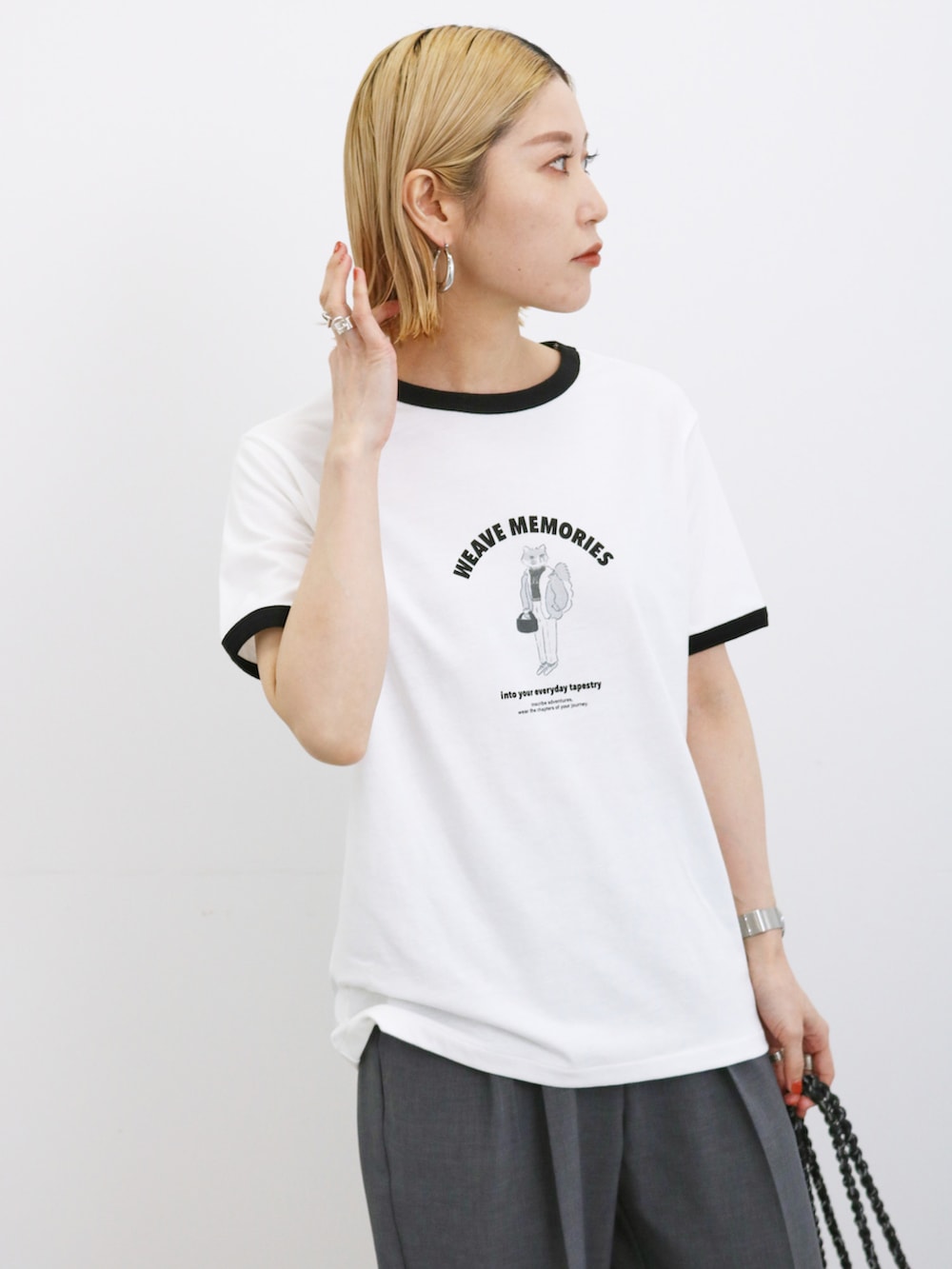 「大人カジュアル、きれいめカジュアル、シンプル、シンプルコーデ、プチプラ、プチプラコーデ、夏コーデ、モノトーン、パンツスタイル、Tシャツ、リンガーTシャツ、スニーカー、Samansa Mos2 blue、コンバース、マクラメバッグ」｜「Samansa Mos2 blueのアイテム（Tシャツ/カットソー、ホワイト系）」を使った、miyaさん（骨格ウェーブ・レディース・158cm）の春コーディネートの2枚目の写真