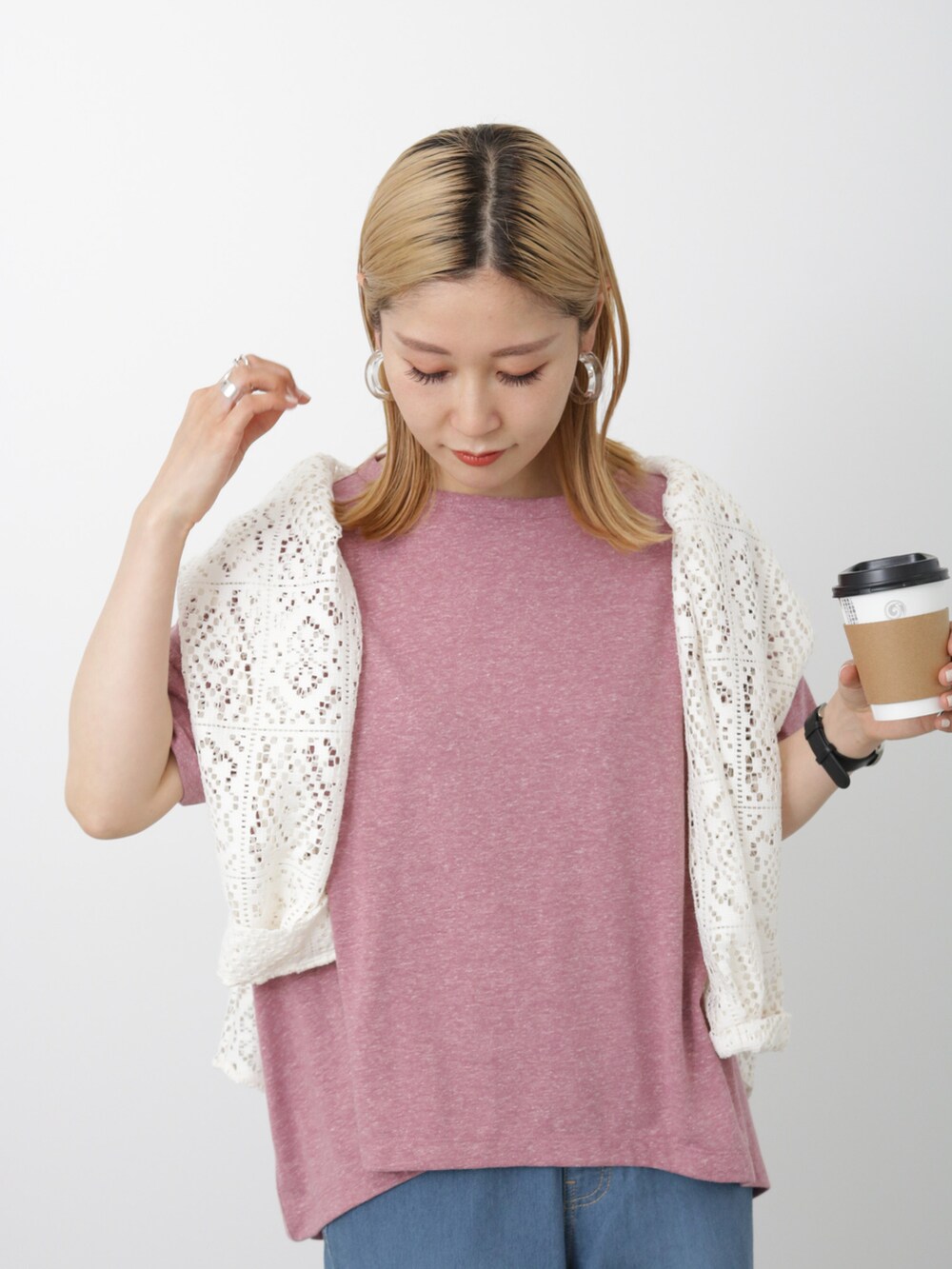 「ゆるコーデ、きれいめカジュアル、カジュアルコーデ、休日スタイル、大人カジュアル、シンプルコーデ、デニムパンツ、シンプル、Tシャツ、パンツスタイル、プチプラ、プチプラコーデ、サンダル、Samansa Mos2 blue」｜「Samansa Mos2 blueの厚底グルカサンダル（サンダル、ホワイト系）」を使った、miyaさん（骨格ウェーブ・レディース・158cm）の夏コーディネートの3枚目の写真