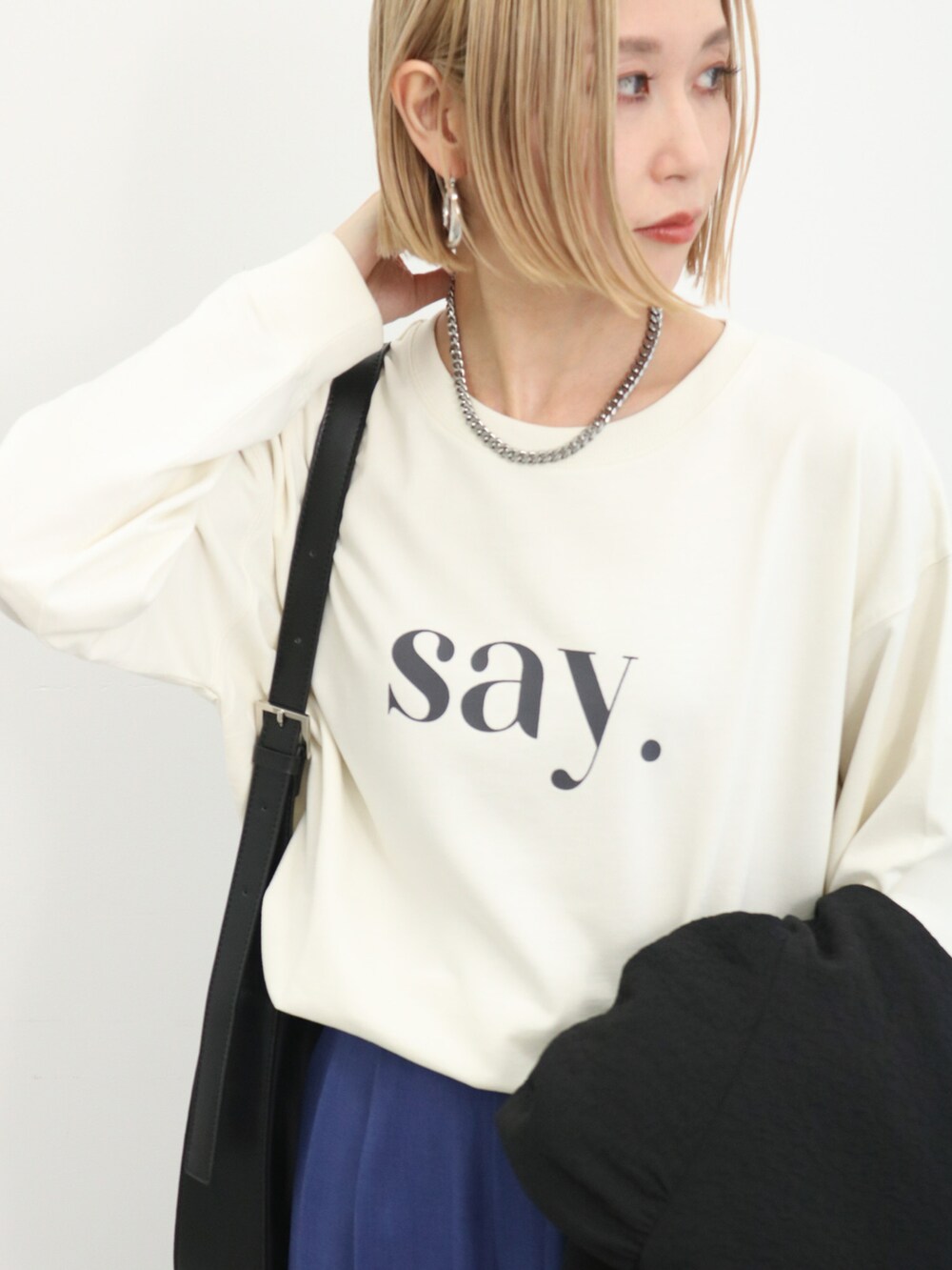 「大人カジュアル、きれいめカジュアル、シンプル、シンプルコーデ、プチプラ、プチプラコーデ、春コーデ、ロゴT、パンツスタイル、オフィスカジュアル、パンプス、トートバッグ、Samansa Mos2 blue、サマンサモスモスブルー、春アウター」｜「Samansa Mos2 blueのマルチスタイルテーパードパンツ（その他パンツ、ブルー系）」を使った、miyaさん（骨格ウェーブ・レディース・158cm）の春コーディネートの5枚目の写真