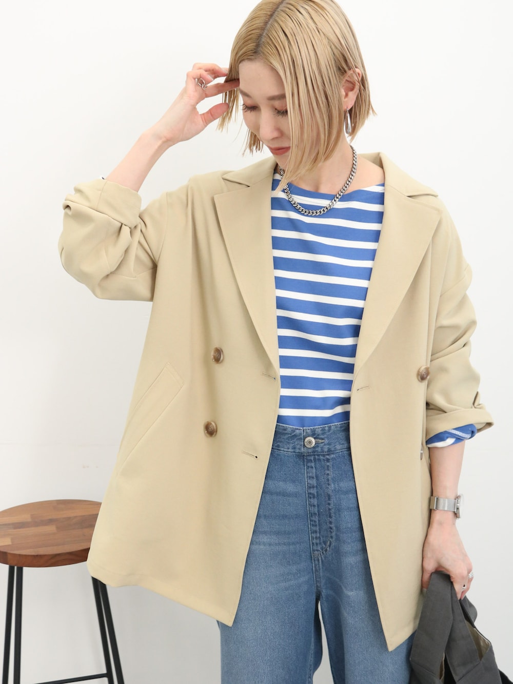 「大人カジュアル、きれいめカジュアル、シンプル、シンプルコーデ、プチプラ、プチプラコーデ、パンツスタイル、デニム、ジャケット、ボーダー、春コーデ、トートバッグ、スニーカー、Samansa Mos2 blue、春アウター」｜「Samansa Mos2 blueのボーダーバスクプルオーバー（Tシャツ/カットソー、ブルー系）」を使った、miyaさん（骨格ウェーブ・レディース・158cm）の冬コーディネートの2枚目の写真