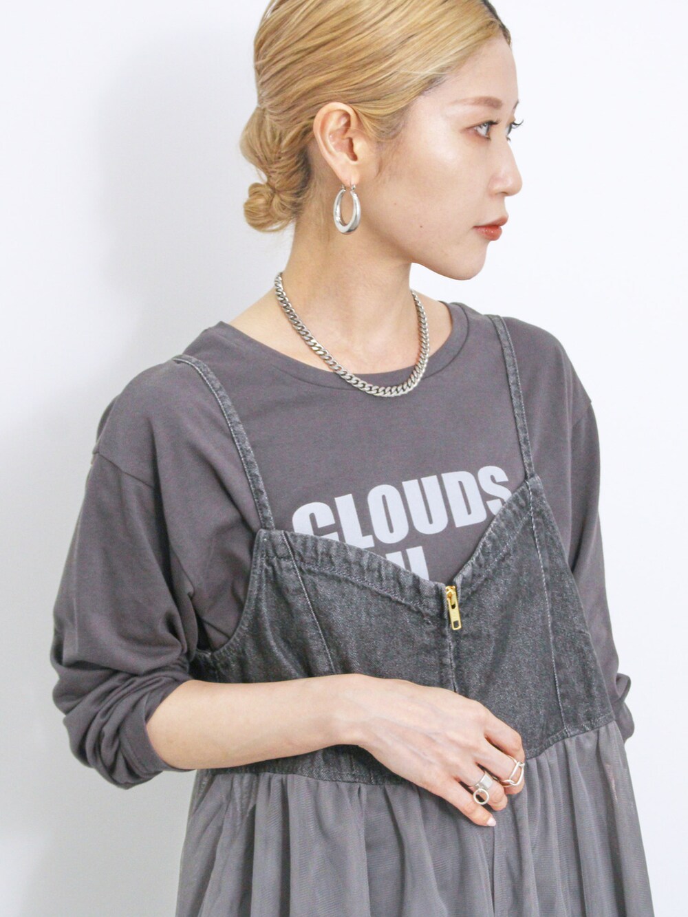 「大人カジュアル、きれいめカジュアル、シンプル、シンプルコーデ、プチプラ、プチプラコーデ、秋コーデ、秋服準備はじめました、ビスチェ、チュール、デニム、パンツスタイル、ハンドバッグ、ブーツ、Samansa Mos2 blue」｜「Samansa Mos2 blueの【ECO DENIM】チュール切替キャミビスチェ（シャツ/ブラウス、グレー系）」を使った、miyaさん（骨格ウェーブ・レディース・158cm）の夏コーディネートの4枚目の写真