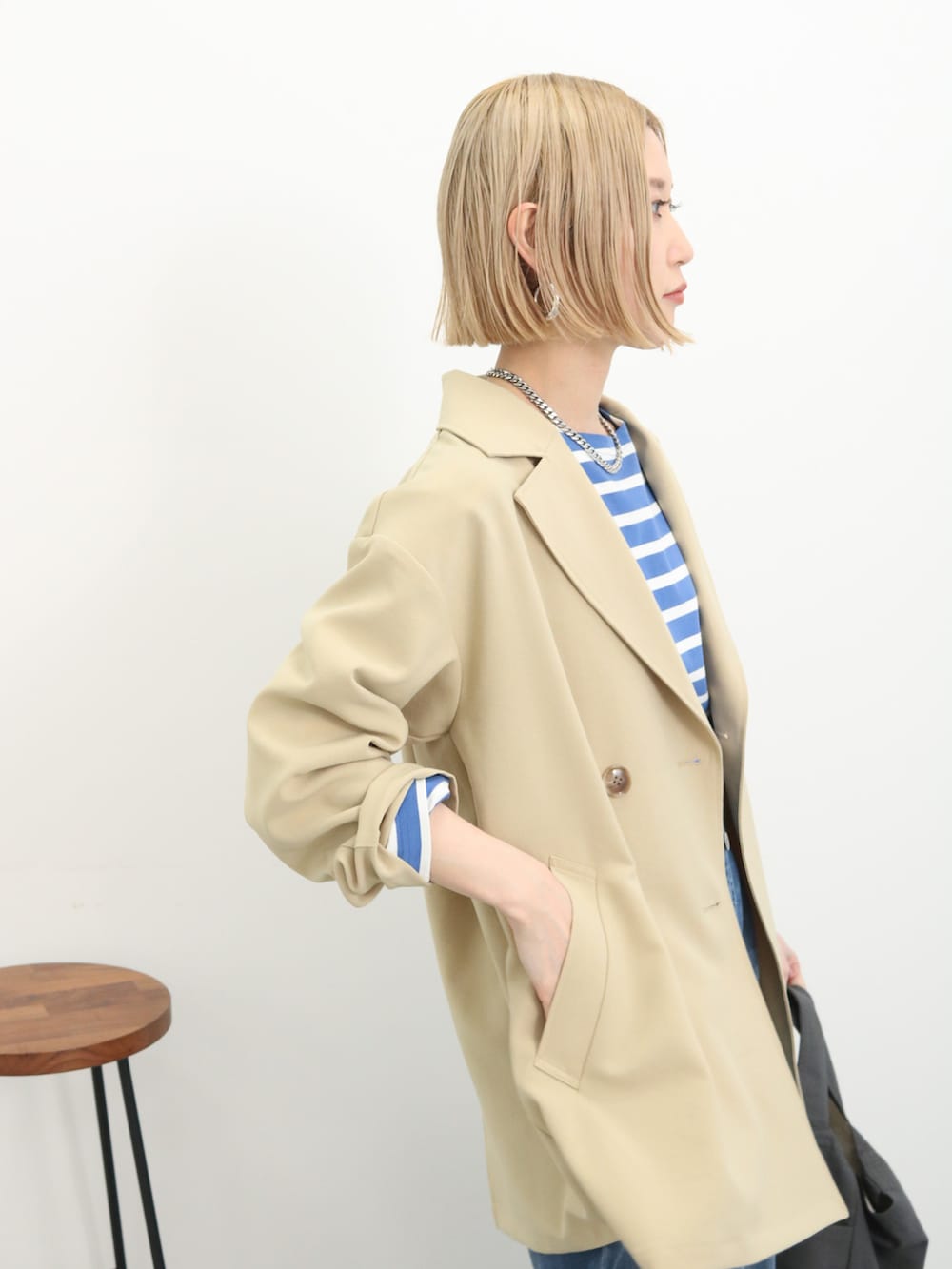 「大人カジュアル、きれいめカジュアル、シンプル、シンプルコーデ、プチプラ、プチプラコーデ、パンツスタイル、デニム、ジャケット、ボーダー、春コーデ、トートバッグ、スニーカー、Samansa Mos2 blue、春アウター」｜「Samansa Mos2 blueのボーダーバスクプルオーバー（Tシャツ/カットソー、ブルー系）」を使った、miyaさん（骨格ウェーブ・レディース・158cm）の冬コーディネートの3枚目の写真