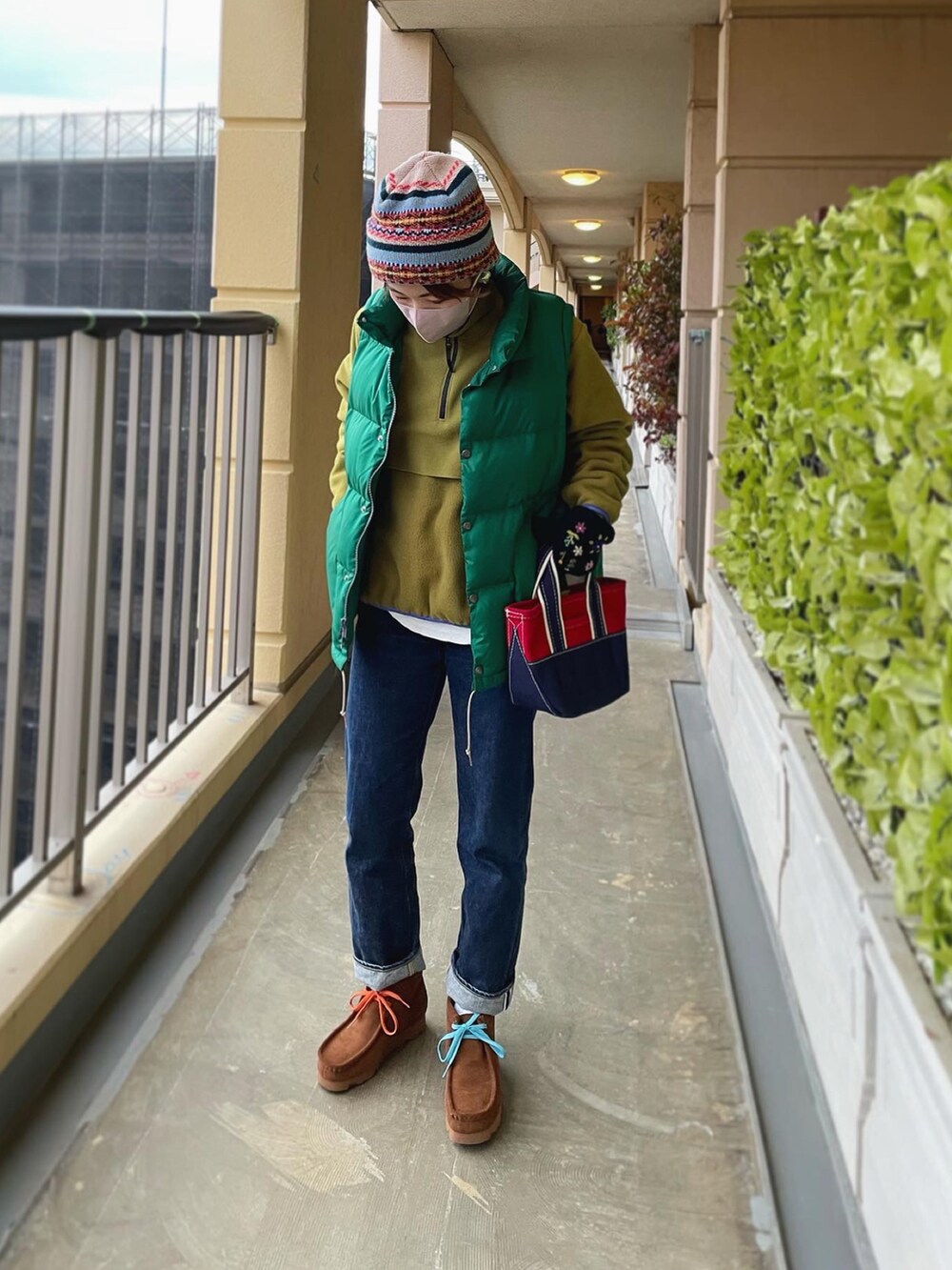 「冬のコーデ、お洒落さんとつながりたい、ニット帽コーデ、ダウンベスト、フリース、618marilyn2、BEAMS BOY、ROBERT MACKIE、SIERRA DESIGNS、ANATOMICA、clarks、wallabee」｜「ANATOMICAの<販売NG>【ANATOMICA/アナトミカ】618MARILYN II（デニムパンツ、ブルー系）」を使った、Yucarinさん（レディース・158cm）の冬コーディネートの2枚目の写真