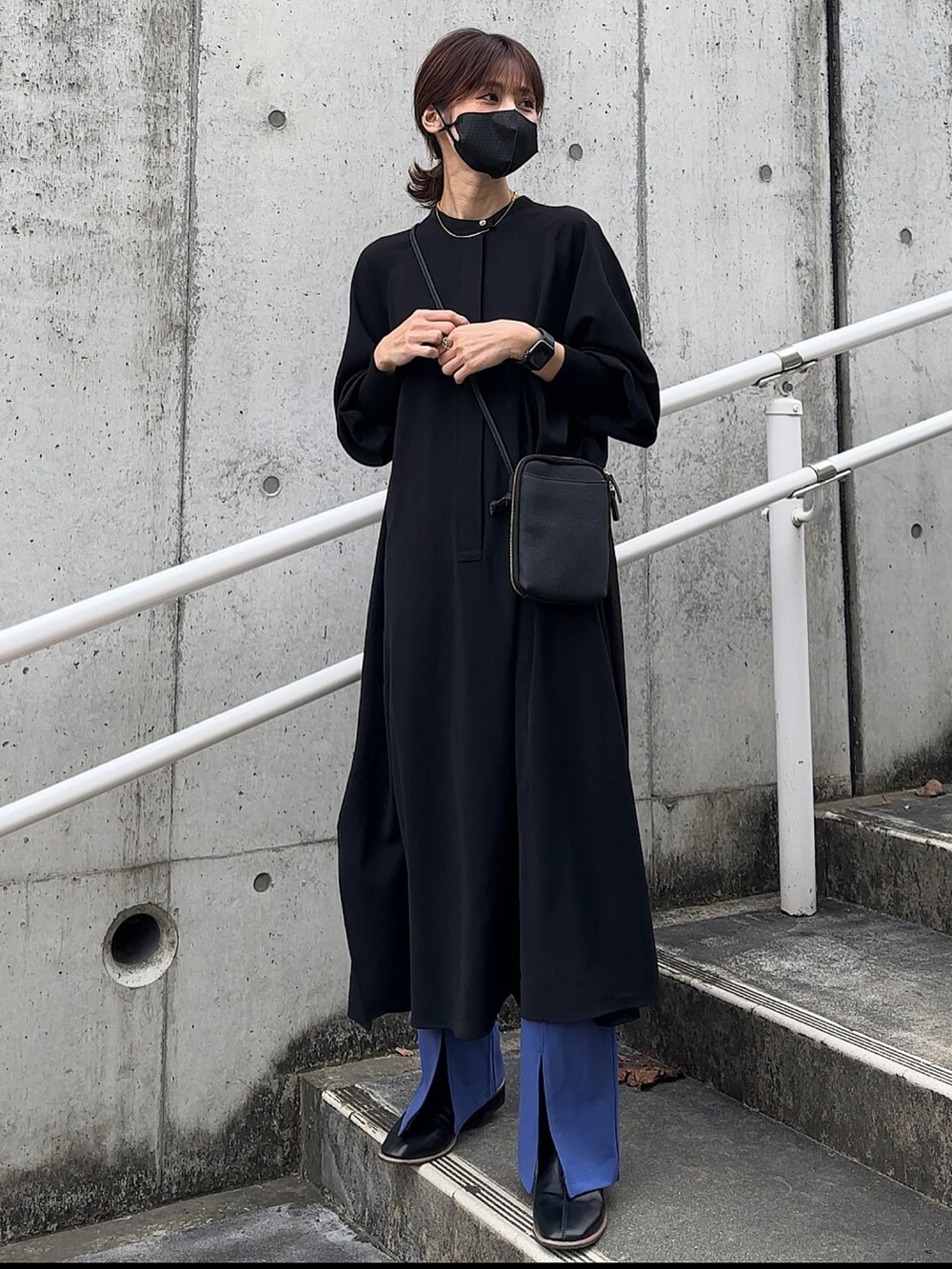 「未来のWEARISTAプロジェクト、休日スタイル、GUSCIO、PR、カラーパンツ、低身長コーデ、153cmコーデ」｜「GUSCIOの【グッシオレザー】本革　ウォレットショルダーバッグ　お財布ポシェット（ショルダーバッグ、ブラック系）」を使った、yunさん（レディース・153cm）の冬コーディネートの3枚目の写真