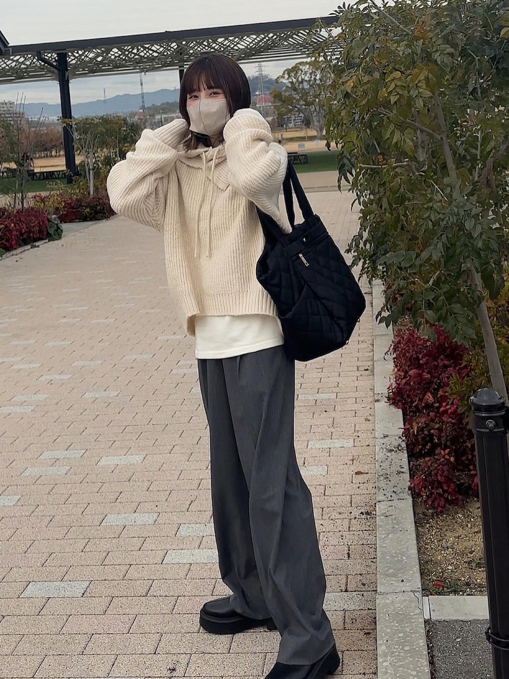 「休日コーデ、バラクラバ、KBF、153cm、yunco_de、低身長、UNIQLO、ユニクロ、タックワイドパンツ、therow、The Row」｜「KBFの『WEB/一部店舗限定』バラクラバSETニット（ニット/セーター、ホワイト系）」を使った、yunさん（レディース・153cm）の冬コーディネートの5枚目の写真