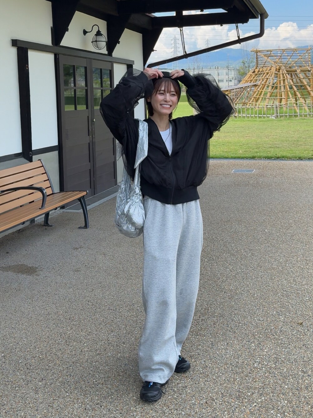「tiptop、153cm、BARRETTA」｜「tiptopのチュールレイヤードBIGブルゾン（ブルゾン、ブラック系）」を使った、yunさん（レディース・153cm）の秋コーディネートの3枚目の写真
