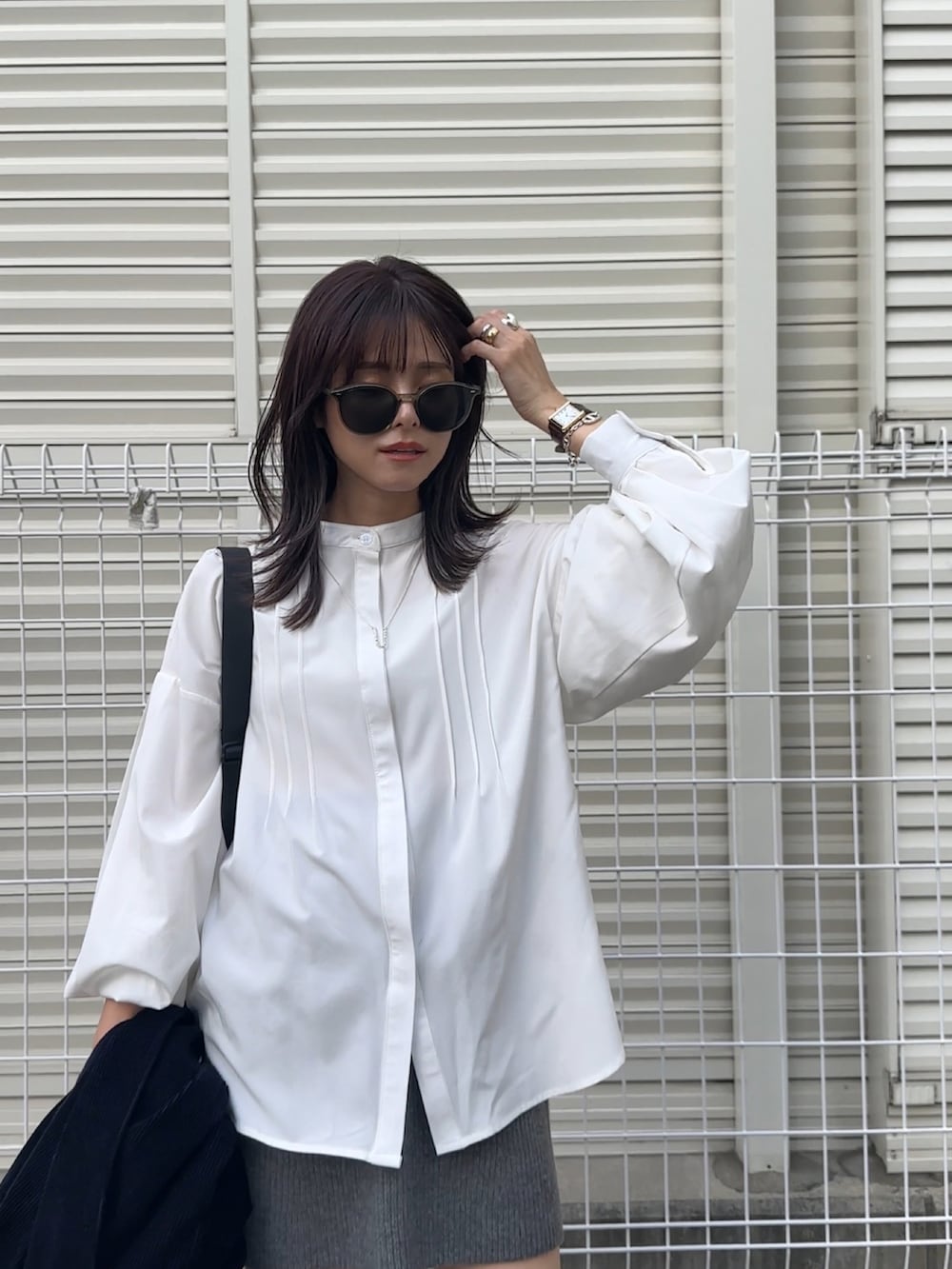 「休日コーデ、秋服準備はじめました、ECRIRE✖︎yun、UNIQLO、UNIQLOC、ジャケットスタイル、ローファー」｜「ECRIREの【yunコラボ】上品できれいめ。春めくピンタックブラウス（シャツ/ブラウス、ホワイト系）」を使った、yunさん（レディース・153cm）の秋コーディネートの3枚目の写真