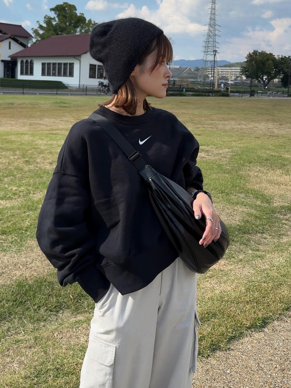 「休日スタイル、秋服、コーデュロイパンツ、パラシュートパンツ、GU、153cm、yunco_de」｜「adidasのadidas/アディダス Handball Spezial Shoes/アディダス ハンドボール スペツィアル（スニーカー、ブラック系）」を使った、yunさん（レディース・153cm）の秋コーディネートの4枚目の写真