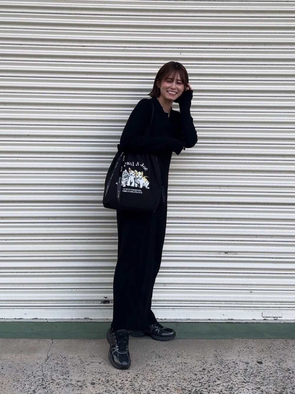 「春のおしゃ見えテクニック、春ファッション、ELGAES、PR、巾着バッグ、おでかけコーデ」｜「PAUL & JOE ACCESSOIRESのキャンバス巾着トート ＜スリーキャッツ＞/PAUL & JOE ACCESSOIRES（トートバッグ、ブラック系）」を使った、yunさん（レディース・153cm）の春コーディネートの2枚目の写真