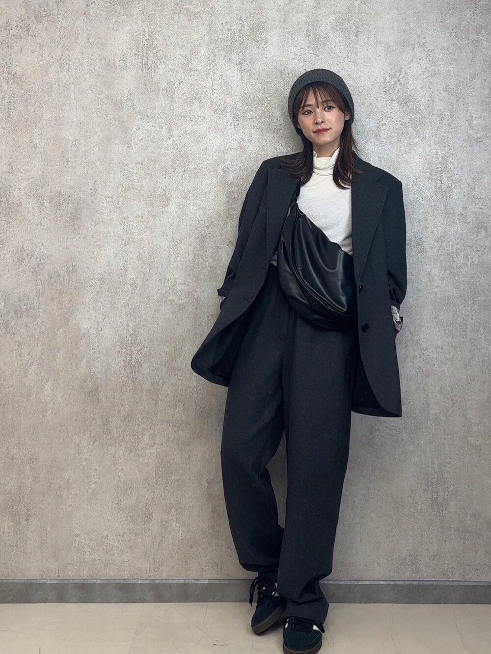 「秋冬コーデ、ビーニー、アディダス、adidas、シンプルスタイル、セットアップ、ジャケット、yunco_de、153cm、低身長」｜「Ungridのリブ編みニット帽（ニットキャップ/ビーニー、ホワイト系）」を使った、yunさん（レディース・153cm）の秋コーディネートの2枚目の写真