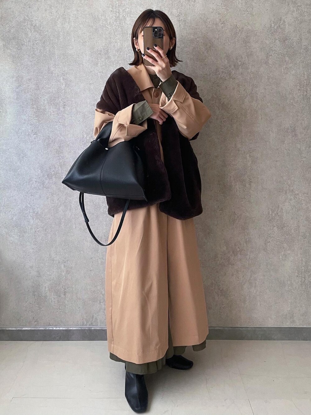 「クリスマスに着たい服、シンプルコーデ、ファーベスト、selectmoca、ECRIRE✖︎yun、着回しコーデ」｜「select MOCAの2021 AW フェイクファーノーカラージレ（ベスト、ブラウン系）」を使った、yunさん（レディース・153cm）の冬コーディネートの2枚目の写真