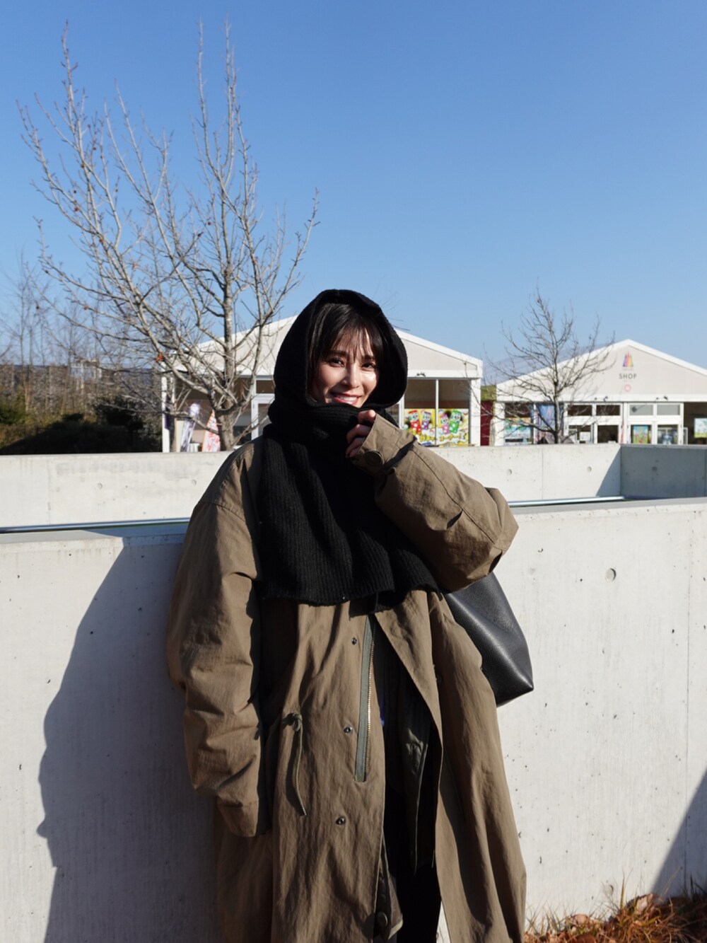 「冬アウター、大人かわいい、yunco_de」｜「STYLEMIXERのフードニットマフラー（マフラー、ブラック系）」を使った、yunさん（レディース・153cm）の冬コーディネートの2枚目の写真