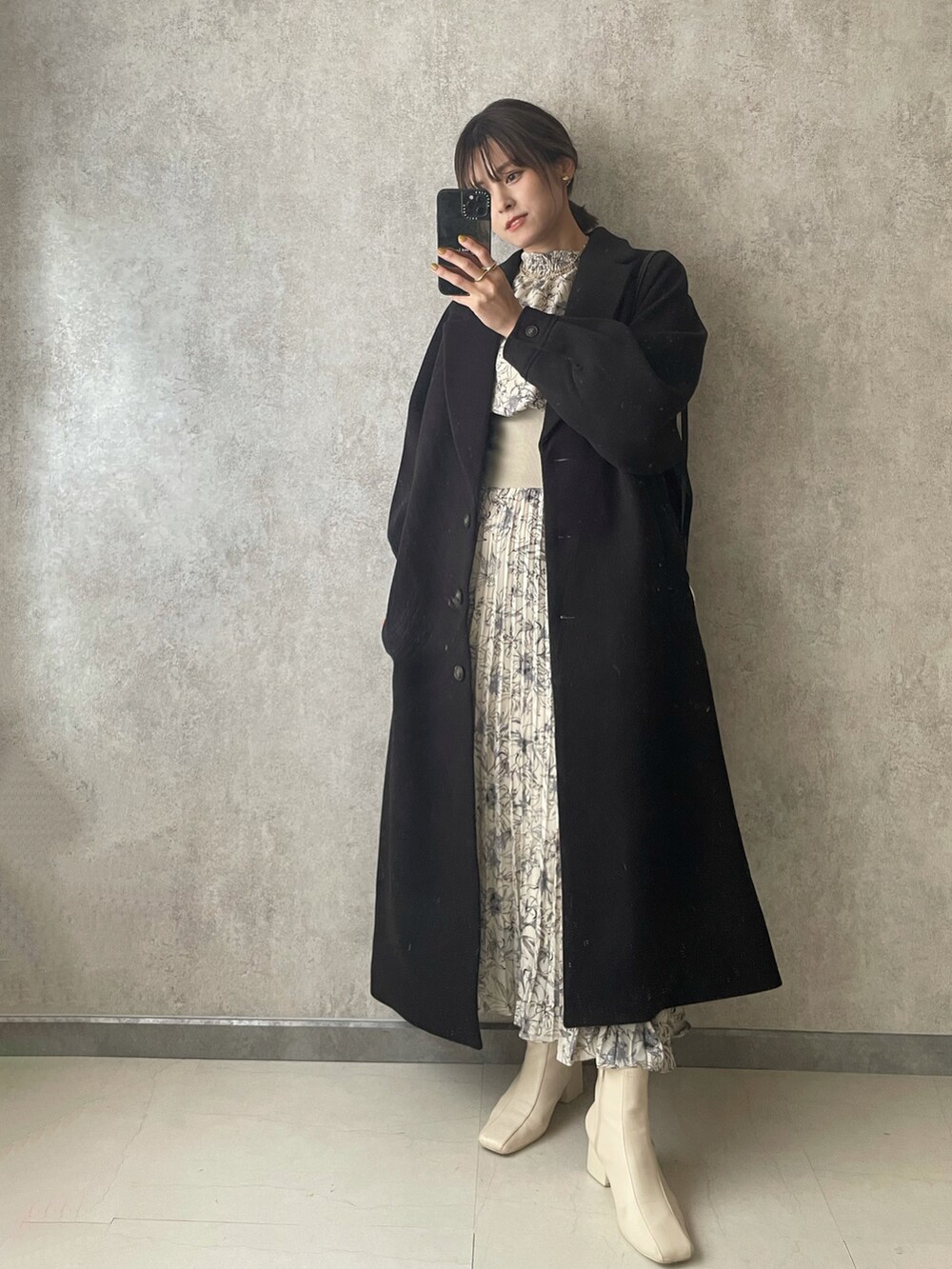 「wearhalloween2021、トッコクローゼット、オトナカジュアル、プリーツワンピース、カジュアルコーデ」｜「tocco closetのウエストリブ切り替えシャーリングフラワープリントプリーツワンピース（ワンピース、ベージュ系）」を使った、yunさん（レディース・153cm）の秋コーディネートの2枚目の写真