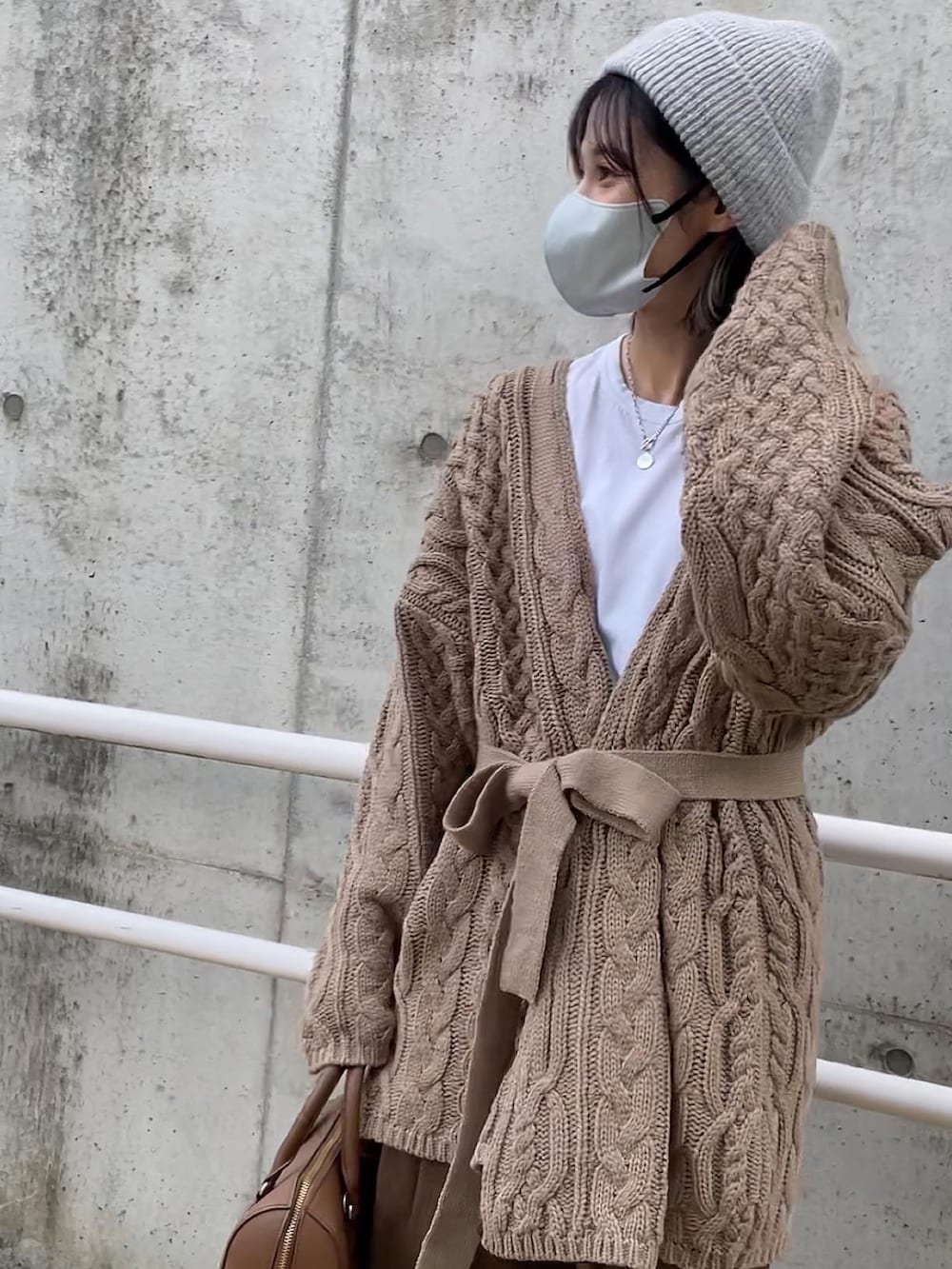 「シンプルコーデ、秋服準備はじめました、ケーブルニット、ケーブルカーディガン、アプレトロ、パンツスタイル、GU、yunco_de」｜「ap retroの2022/AW ケーブルガウンカーディガン　ベルト付（カーディガン/ボレロ、ベージュ系）」を使った、yunさん（レディース・153cm）の秋コーディネートの2枚目の写真