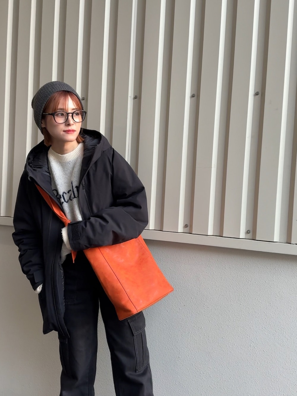 「新星WEARISTAにエントリー、秋冬コーデ、UNIQLO、153cm、低身長」｜「Ungridの【WEB限定】ロゴルーズニット（ニット/セーター、ホワイト系）」を使った、yunさん（レディース・153cm）の冬コーディネートの2枚目の写真