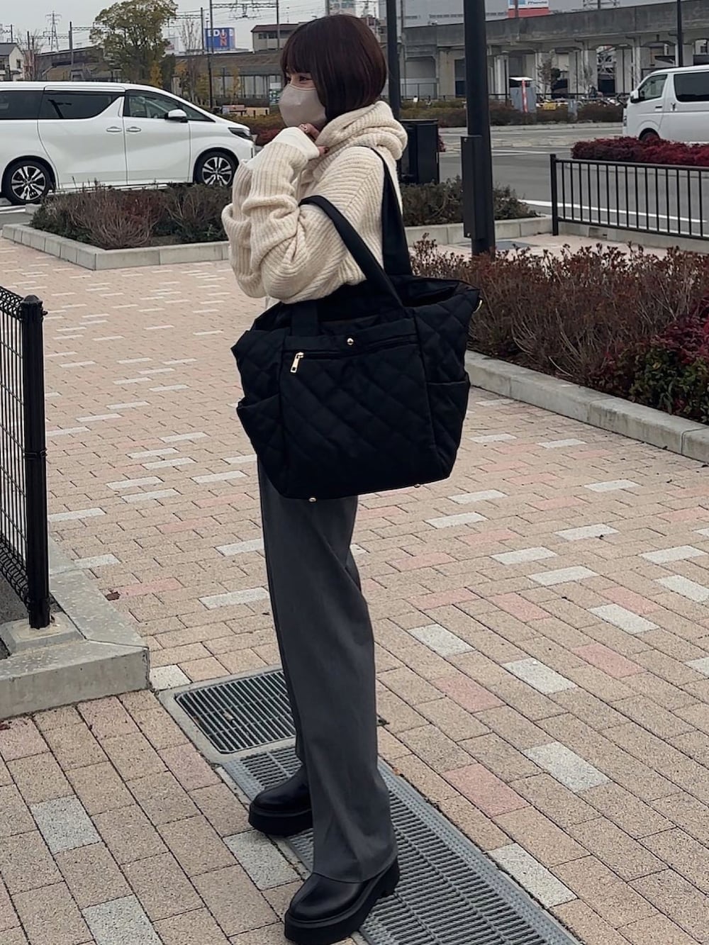 「休日コーデ、バラクラバ、KBF、153cm、yunco_de、低身長、UNIQLO、ユニクロ、タックワイドパンツ、therow、The Row」｜「KBFの『WEB/一部店舗限定』バラクラバSETニット（ニット/セーター、ホワイト系）」を使った、yunさん（レディース・153cm）の冬コーディネートの4枚目の写真