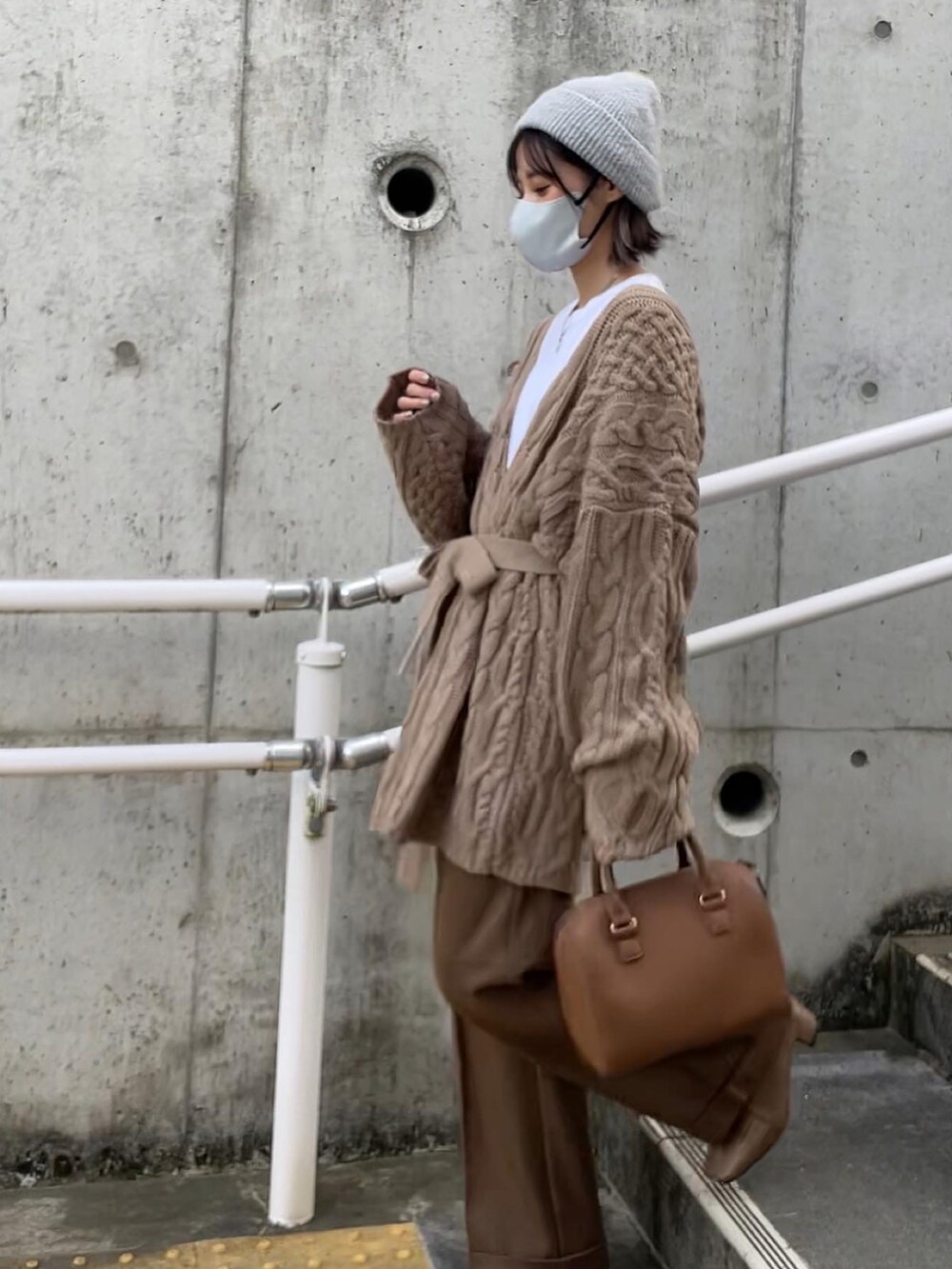 「シンプルコーデ、秋服準備はじめました、ケーブルニット、ケーブルカーディガン、アプレトロ、パンツスタイル、GU、yunco_de」｜「ap retroの2022/AW ケーブルガウンカーディガン　ベルト付（カーディガン/ボレロ、ベージュ系）」を使った、yunさん（レディース・153cm）の秋コーディネートの3枚目の写真
