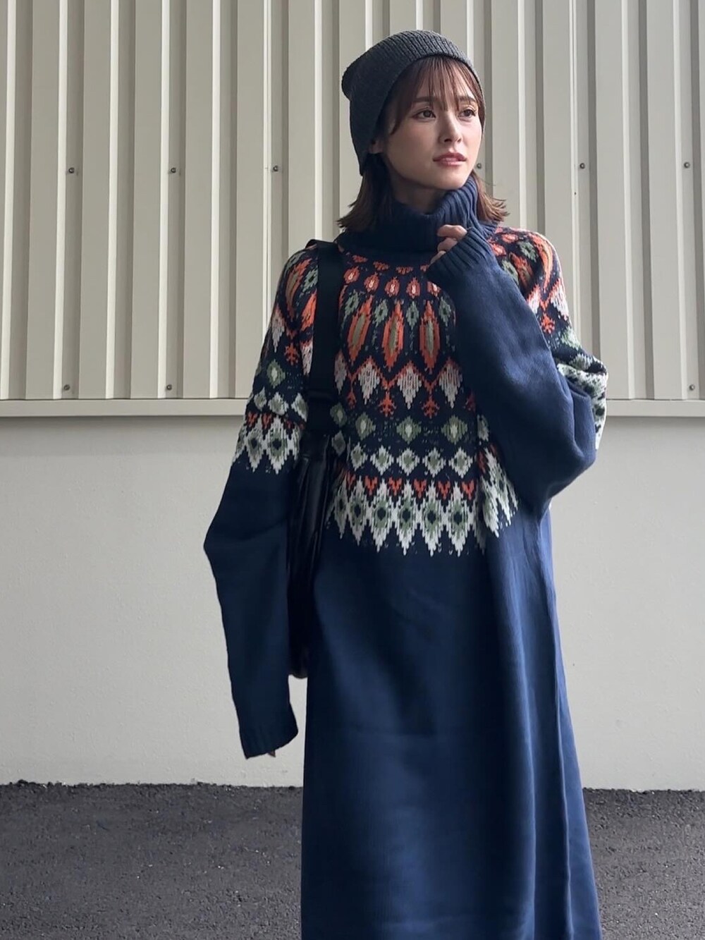 「重ね着ベストシーズン、ノルディック柄、153cm、低身長、オトナカジュアル、楽チンコーデ、ビーニー」｜「SUGAR BISKETのニットロングワンピース（ワンピース、ブルー系）」を使った、yunさん（レディース・153cm）の秋コーディネートの2枚目の写真