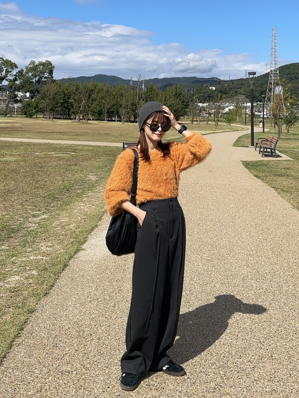 「秋服準備はじめました、フェザーニット、ビーニー、パンツスタイル、GU、153cm、低身長コーデ、adidas、UNIQLO、PR」｜「SENSE OF PLACE by URBAN RESEARCHの『堀田真由さん着用』クルーネックフェザーセーター（ニット/セーター、オレンジ系）」を使った、yunさん（レディース・153cm）の秋コーディネートの3枚目の写真
