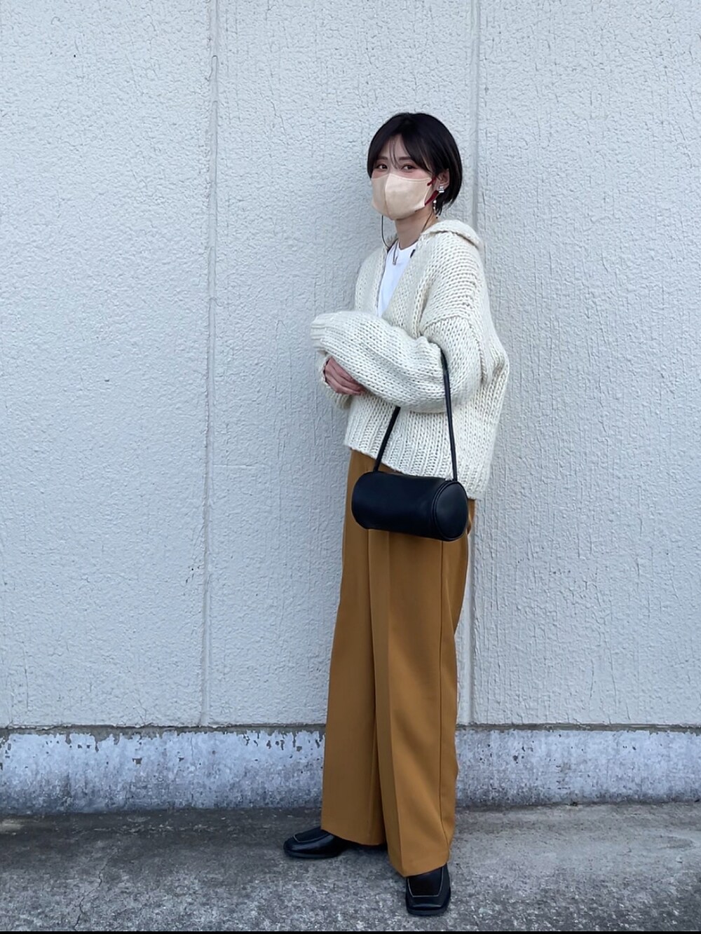 「チョコ色に染まれ、休日コーデ、カラーパンツ、ROKU、yunくろ、yunco_de、yunclo、リエディ(Re:EDIT)、春先取り」｜「6の＜6(ROKU)＞WOOL ROVING KNIT PULLOVER/ニット（ニット/セーター、ホワイト系）」を使った、yunさん（レディース・153cm）の冬コーディネートの3枚目の写真