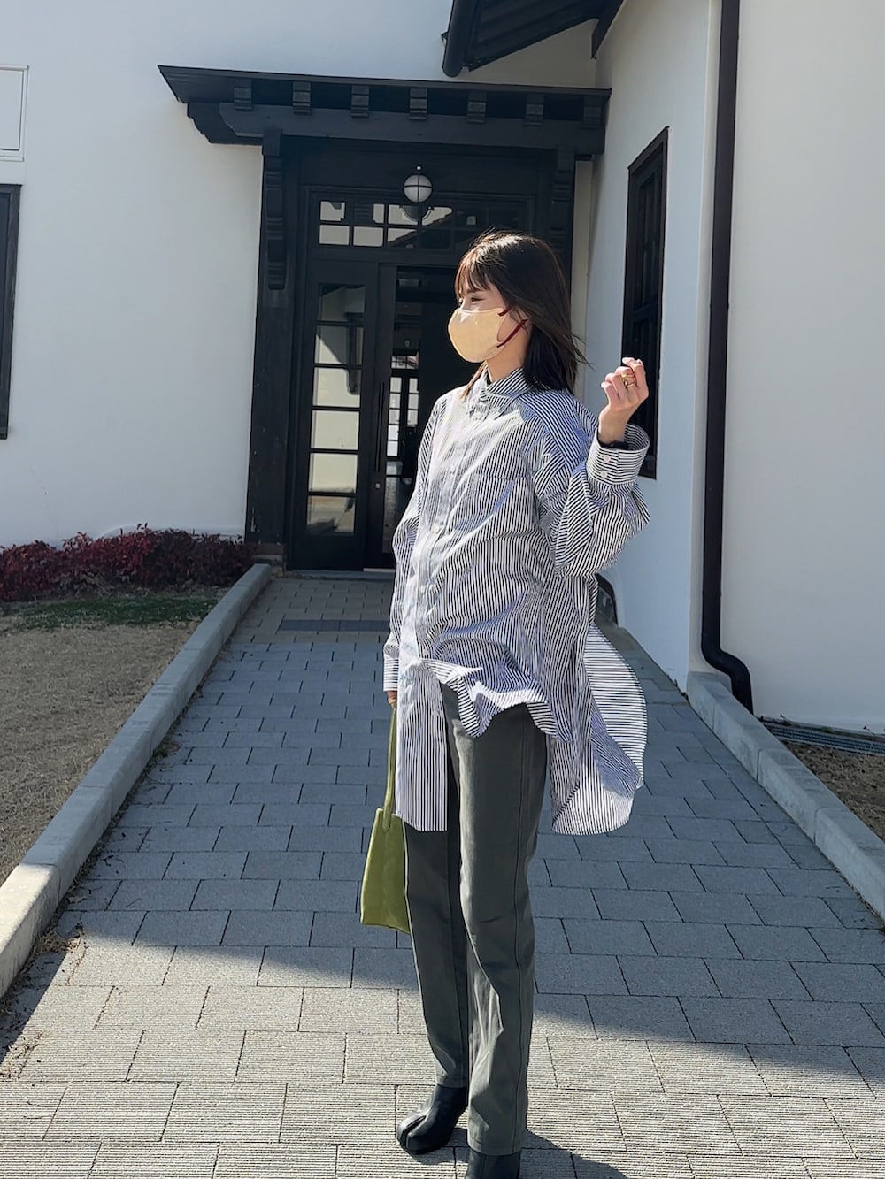 「春服デビュー宣言、低身長女子、大人カジュアル、yunco_de、153cm、yun、meets、ゆみーつ、CLANE」｜「DHOLICのドローストリングロングコート（トレンチコート、ブラック系）」を使った、yunさん（レディース・153cm）の春コーディネートの3枚目の写真