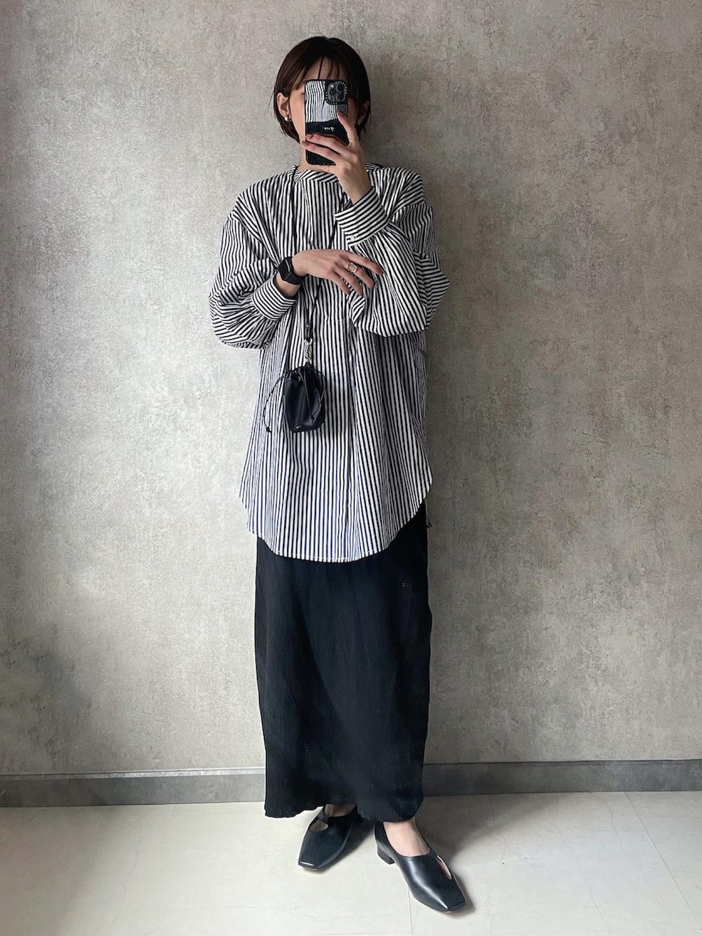 「チョコ色に染まれ、シャツスタイル、ストライプ、リエディ(Re:EDIT)、yunco_de」｜「LAATOの2WAY BAND COLLAR SHIRTS（シャツ/ブラウス、ブラック系）」を使った、yunさん（レディース・153cm）の冬コーディネートの3枚目の写真