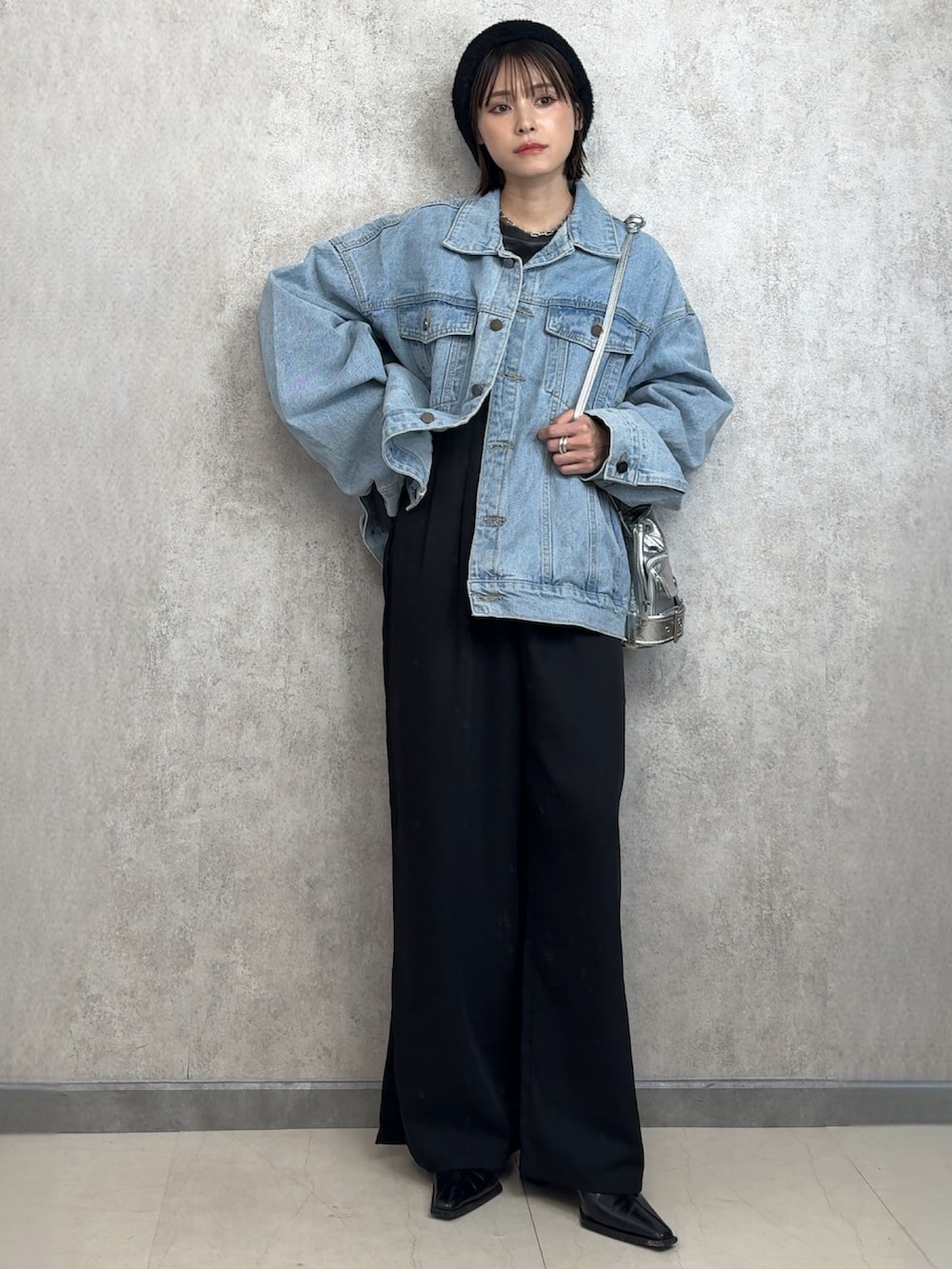 「BARRETTA、バレッタ、153cm、yunco_de、低身長、サロペット、デニムジャケット、大人コーデ、おしゃれさんと繋がりたい」｜「BARRETTAのデニムジャケット（デニムジャケット、ブルー系）」を使った、yunさん（レディース・153cm）の秋コーディネートの2枚目の写真