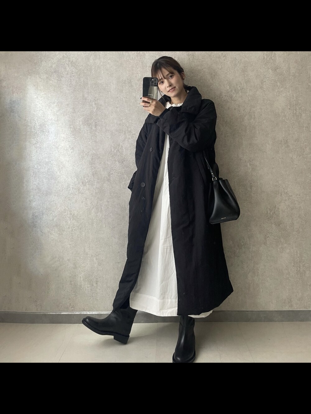「ロングブーツ、オーバーサイズ、秋服、着回しコーデ、今日のコーデ、アントマリーズ、wearhalloween2021」｜「Aunt Marie'sの3WAY中綿オーバーサイズコート 【撥水加工 / ウォッシャブル】（ダウンジャケット/コート、ブラック系）」を使った、yunさん（レディース・153cm）の秋コーディネートの3枚目の写真