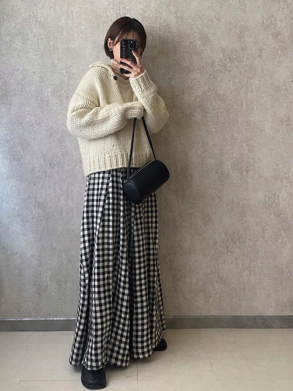 「大人女子、チェックスカート、yunclo、yunくろ、yunco_de、ゆみーつ、meets」｜「recaのギンガムチェックボリュームマキシスカート（スカート、ブラック系）」を使った、yunさん（レディース・153cm）の冬コーディネートの2枚目の写真