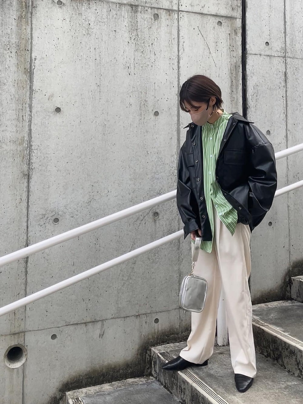 「今日のコスメと服、春カラー、ストライプ、大人女子、ゆみーつ、yunco_de、meets、フェイクレザージャケット」｜「meetsのアイテム（ジャケット/アウター、ブラック系）」を使った、yunさん（レディース・153cm）の冬コーディネートの2枚目の写真