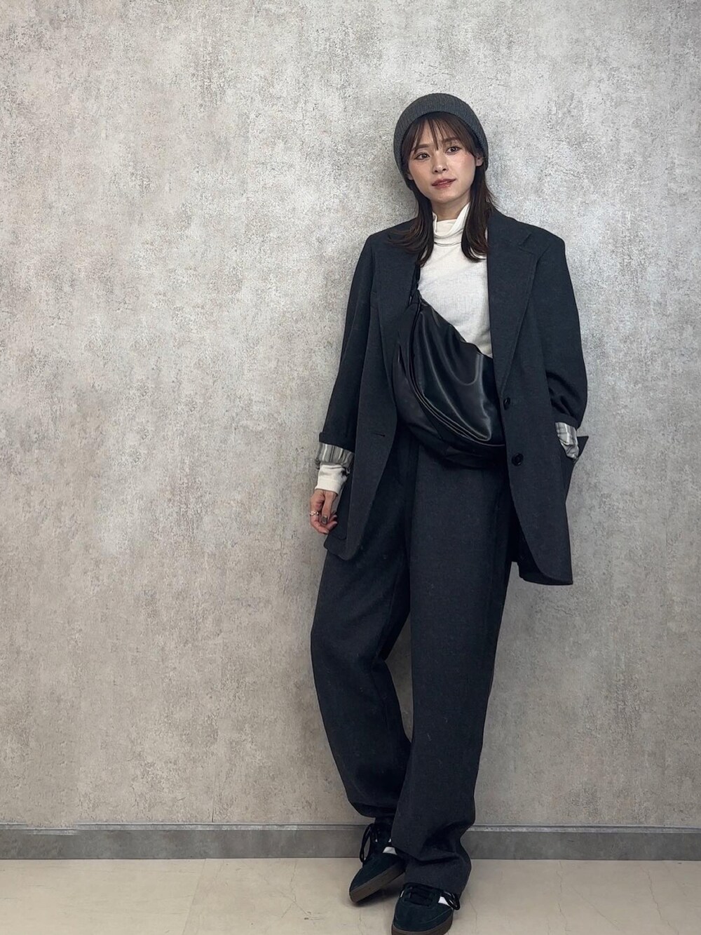 「秋冬コーデ、ビーニー、アディダス、adidas、シンプルスタイル、セットアップ、ジャケット、yunco_de、153cm、低身長」｜「Ungridのリブ編みニット帽（ニットキャップ/ビーニー、ホワイト系）」を使った、yunさん（レディース・153cm）の秋コーディネートの3枚目の写真