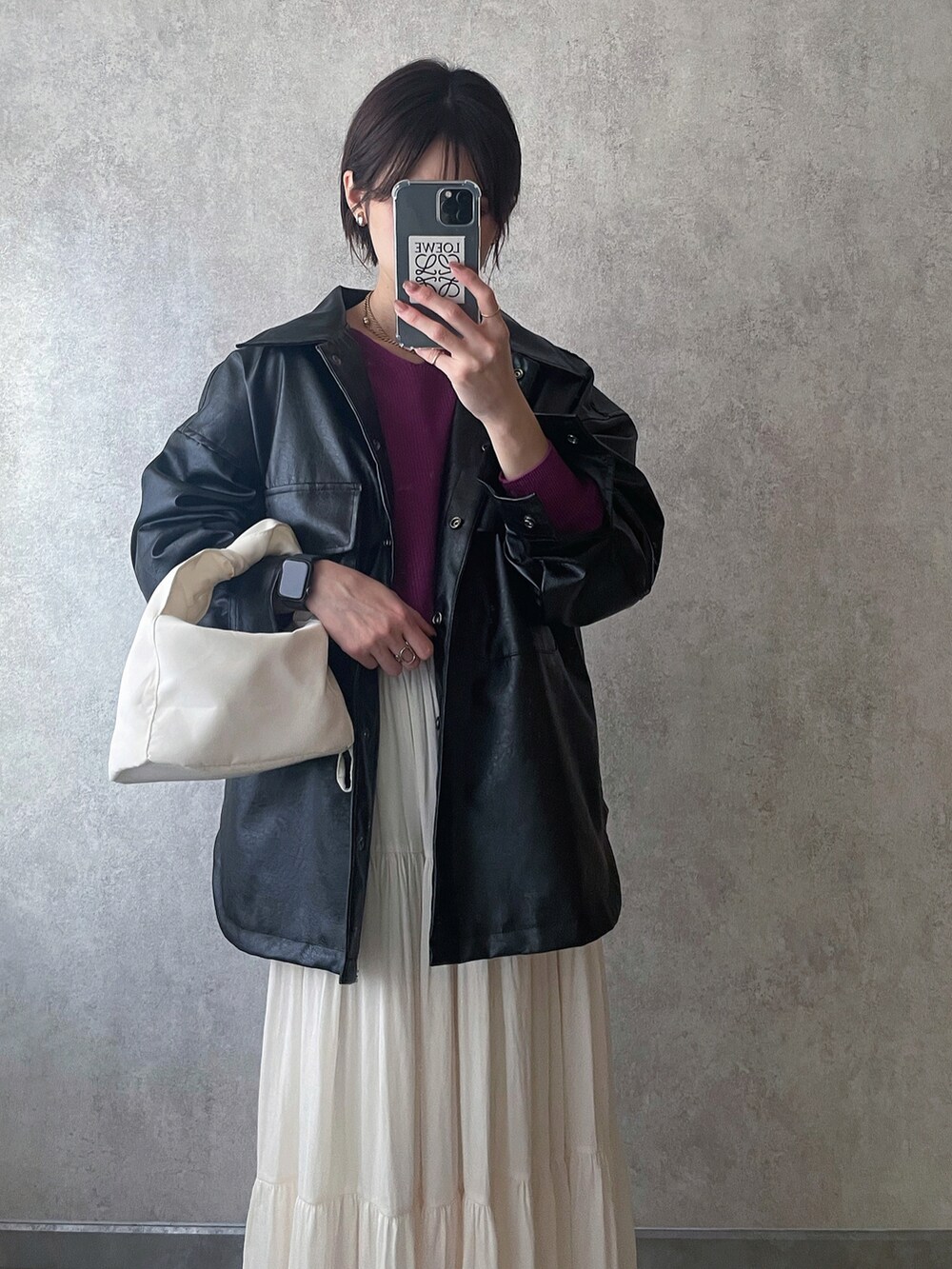 「休日スタイル、URBAN RESEARCH DOORS、ゆみーつ、meets、yunくろ、yunclo、yunco_de、レザージャケット、春コーデ、春先取り」｜「URBAN RESEARCH DOORSのコットン畦Vネックニット（ニット/セーター、パープル系）」を使った、yunさん（レディース・153cm）の冬コーディネートの4枚目の写真