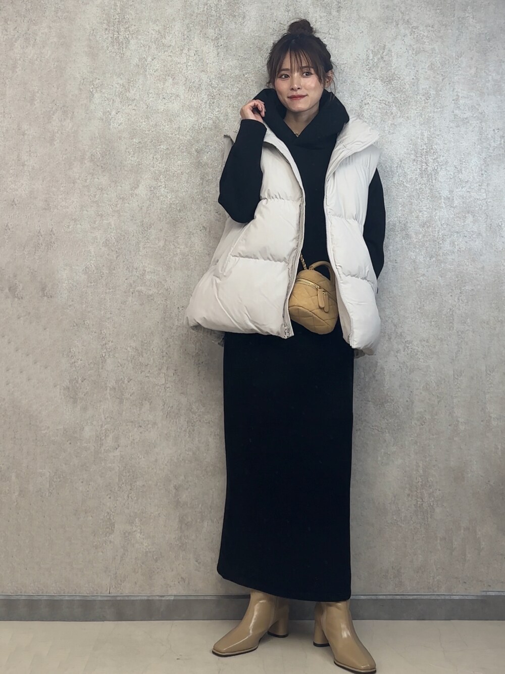 「秋のコーデ、パーカーワンピース、オトナ女子、153cm、yunco_de、低身長」｜「UR'Sのﾎﾞﾝﾃﾞｨﾝｸﾞﾌｰﾃﾞｨｰﾜﾝﾋﾟｰｽ（ワンピース、ブラック系）」を使った、yunさん（レディース・153cm）の秋コーディネートの2枚目の写真